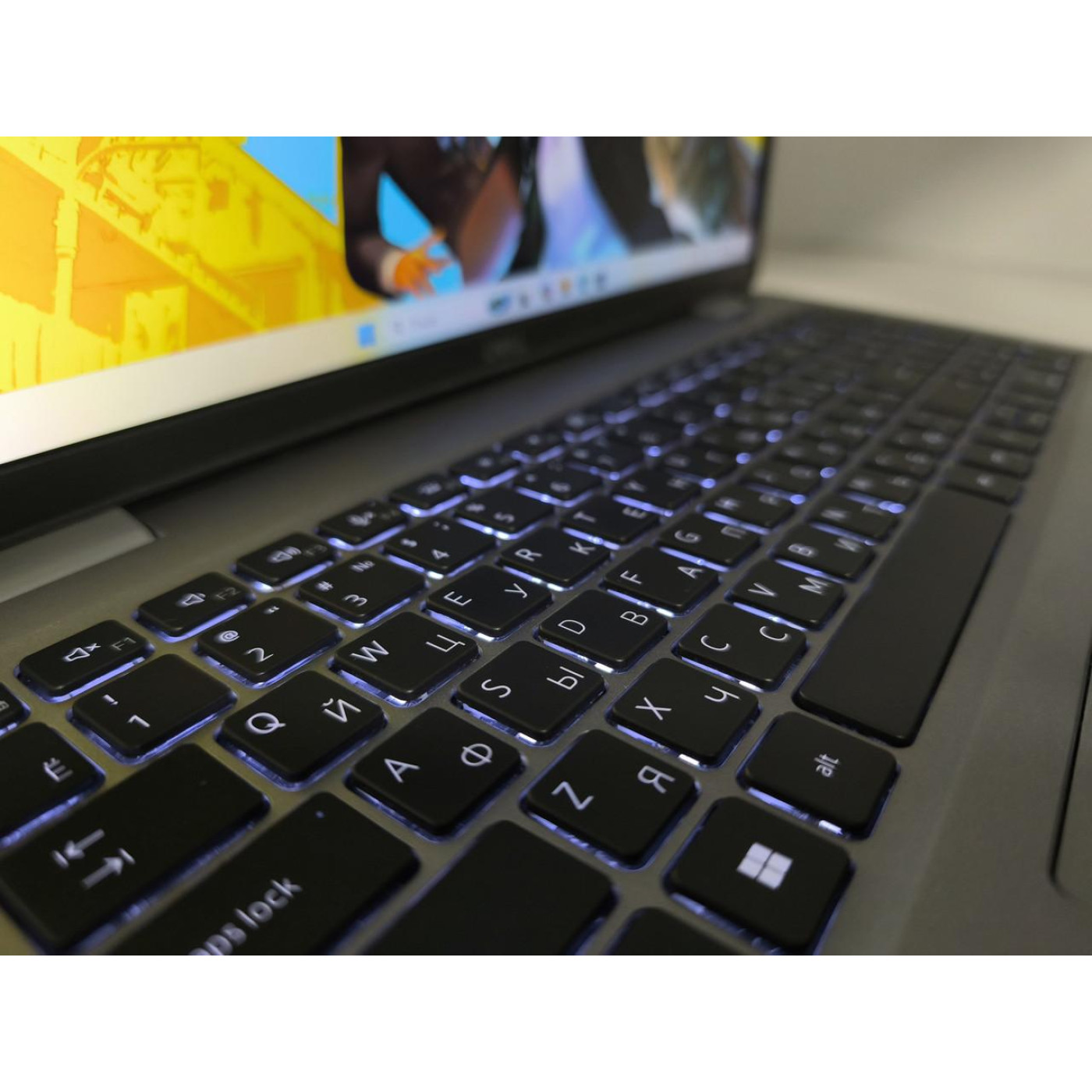 Ноутбук Dell 15.6 Latitude 5520 FHD IPS/Intel Core i7-1185G7/8GB/256GB SSD/Intel Iris Xe Graphics/DOS/Grey (14029) Б/у