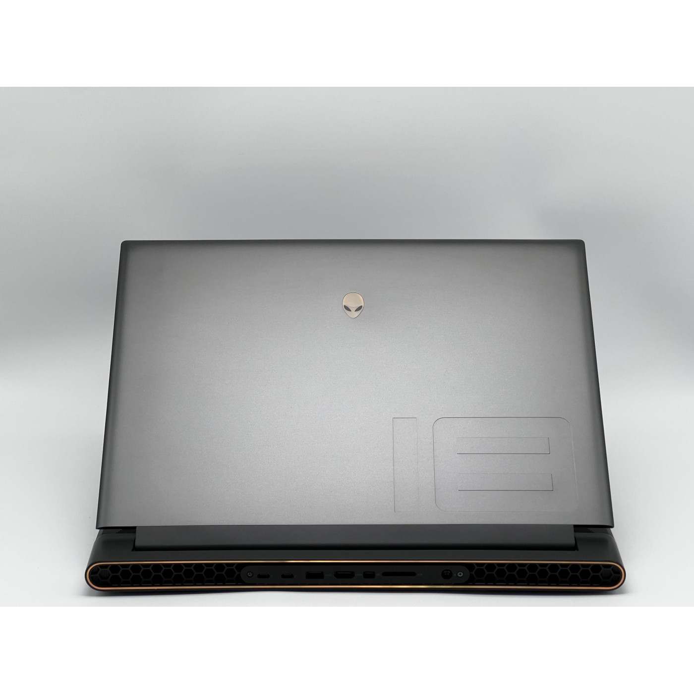 Ноутбук Dell 18.1