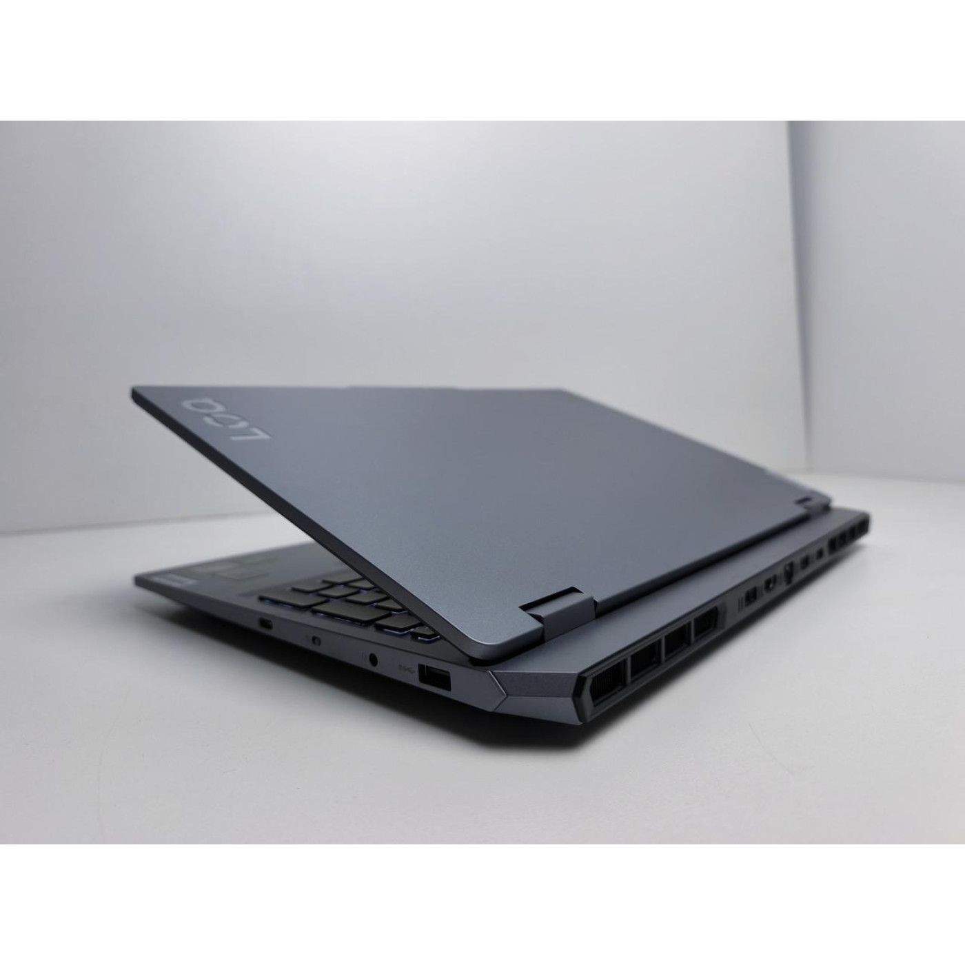 Ноутбук Lenovo 15.6 LOQ 15ARP9 FHD IPS 144Hz/Ryzen 5 7235HS/16GB/512SSD/RTX 4050 6GB/DOS (83JC00LYUS)