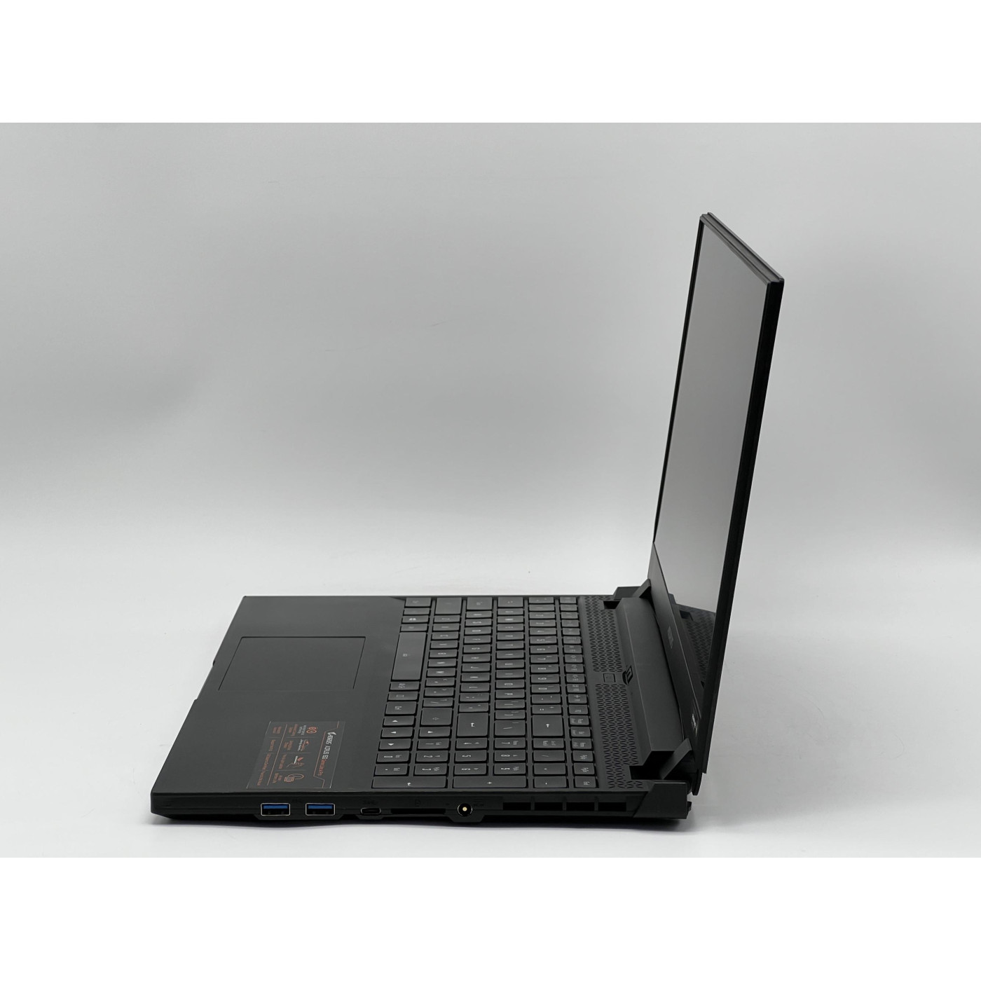 Ноутбук GIGABYTE 15.6