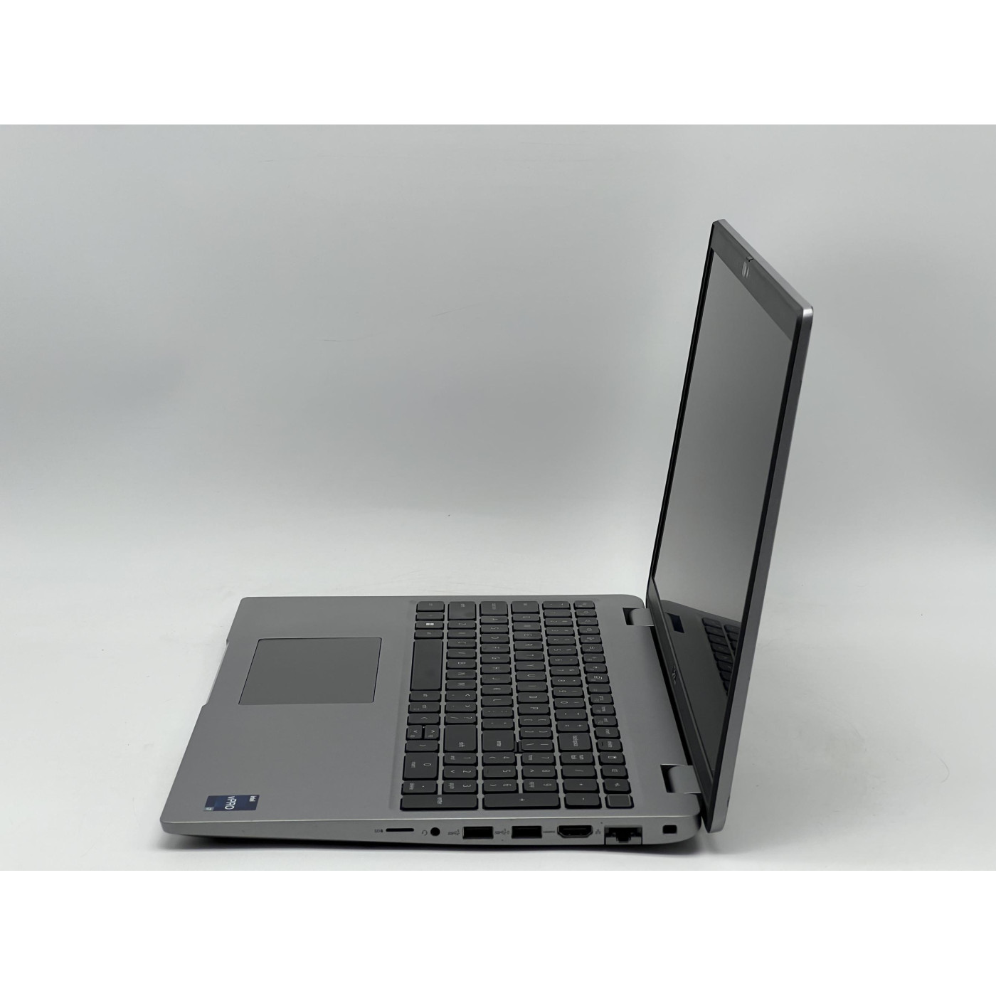 Ноутбук Dell 15.6 Latitude 5540 FHD IPS/Intel Core i7-1365U/16GB/240GB SSD/Intel Iris Xe Graphics/DOS/Gray (SH2607940) Б/у