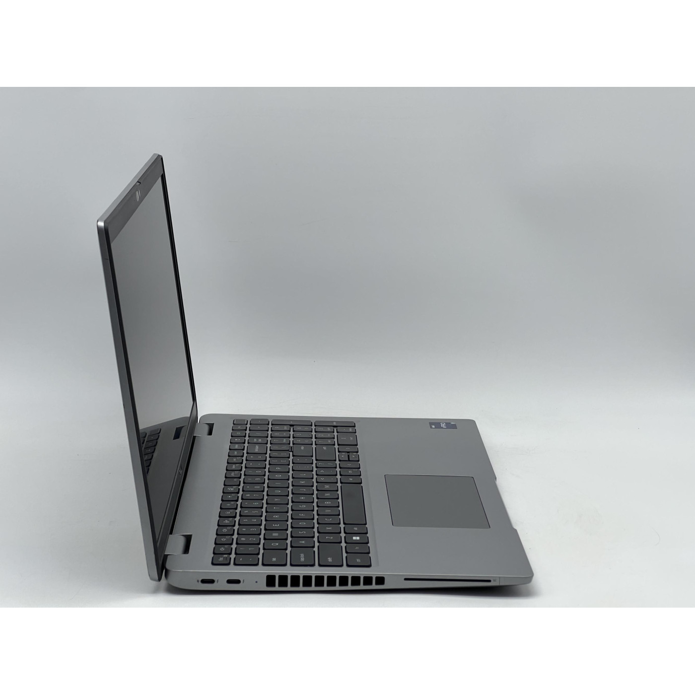 Ноутбук Dell 15.6 Latitude 5540 FHD IPS/Intel Core i7-1365U/16GB/240GB SSD/Intel Iris Xe Graphics/DOS/Gray (SH2607940) Б/у