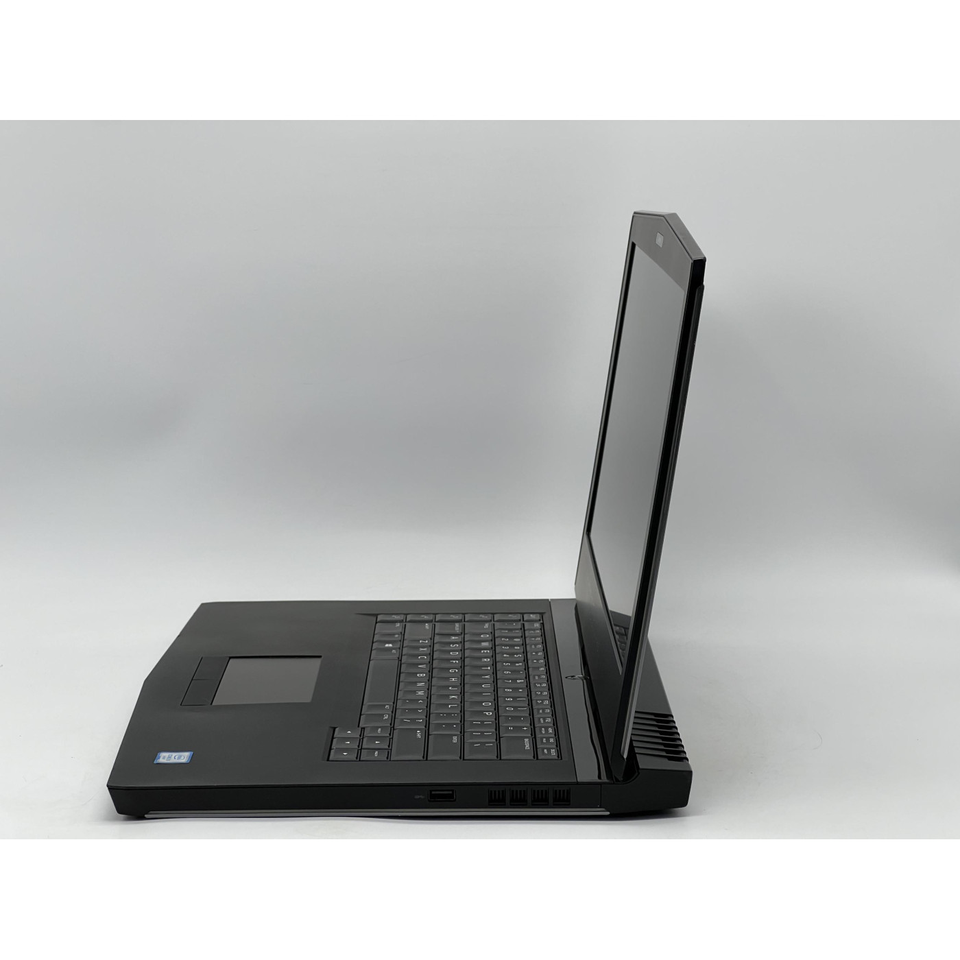 Ноутбук Dell 15.6 Alienware 15 R3 FHD IPS/Intel Core i5-6300HQ/16GB/480GB SSD/NVIDIA GeForce GTX 1060 6GB/DOS/ (SH26051439) Б/в