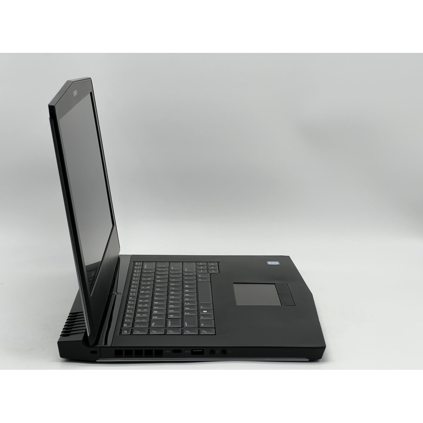Ноутбук Dell 15.6 Alienware 15 R3 FHD IPS/Intel Core i5-6300HQ/16GB/480GB SSD/NVIDIA GeForce GTX 1060 6GB/DOS/ (SH26051439) Б/в