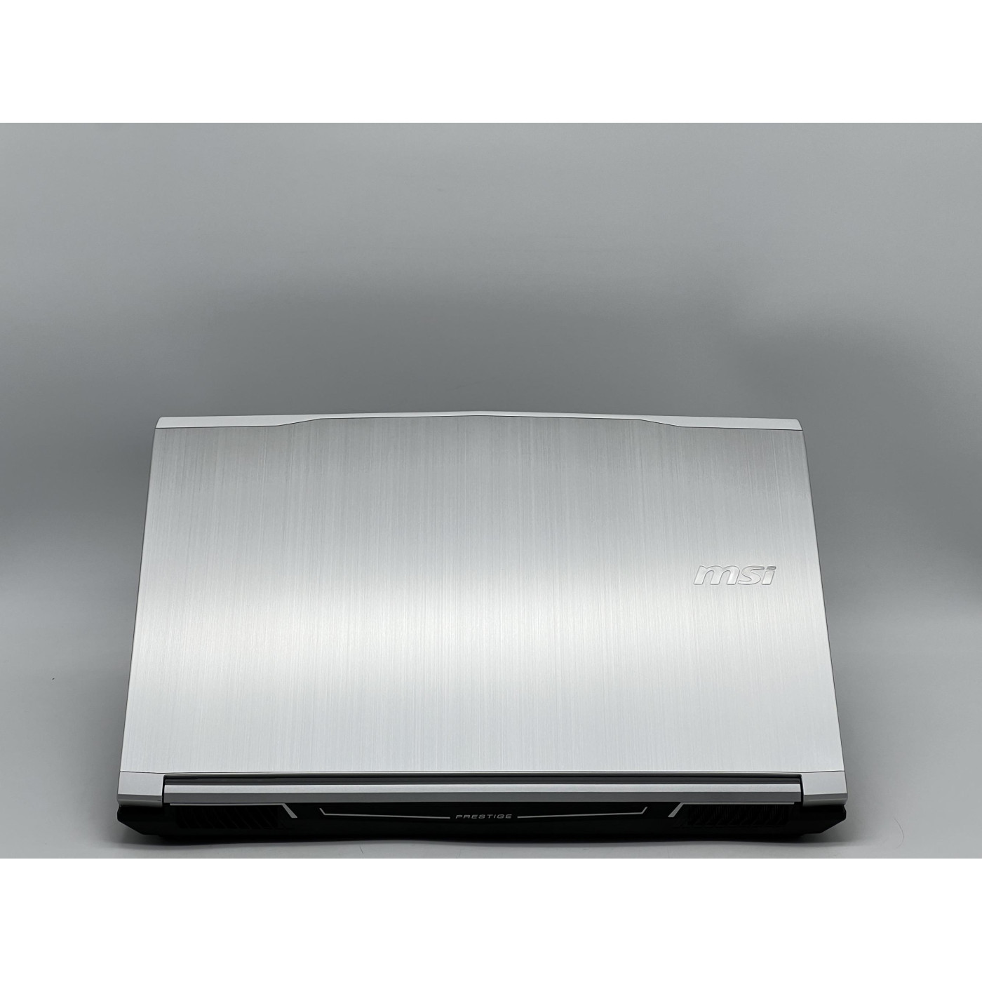 Ноутбук MSI 15.6 Prestige PE62VR 7RF FHD IPS/Intel Core i7-7700HQ/16GB/240GB SSD + 1000GB HDD/NVIDIA GeForce GTX 1060 6GB/DOS/Silver (SH2607323) Б/у