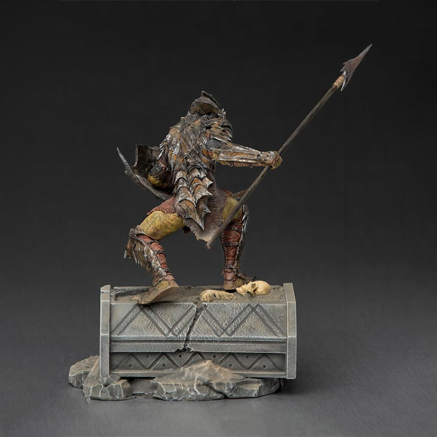 Статуетка LORD OF THE RINGS Armored Orc Art Scale 1/10 (Володар перснів)