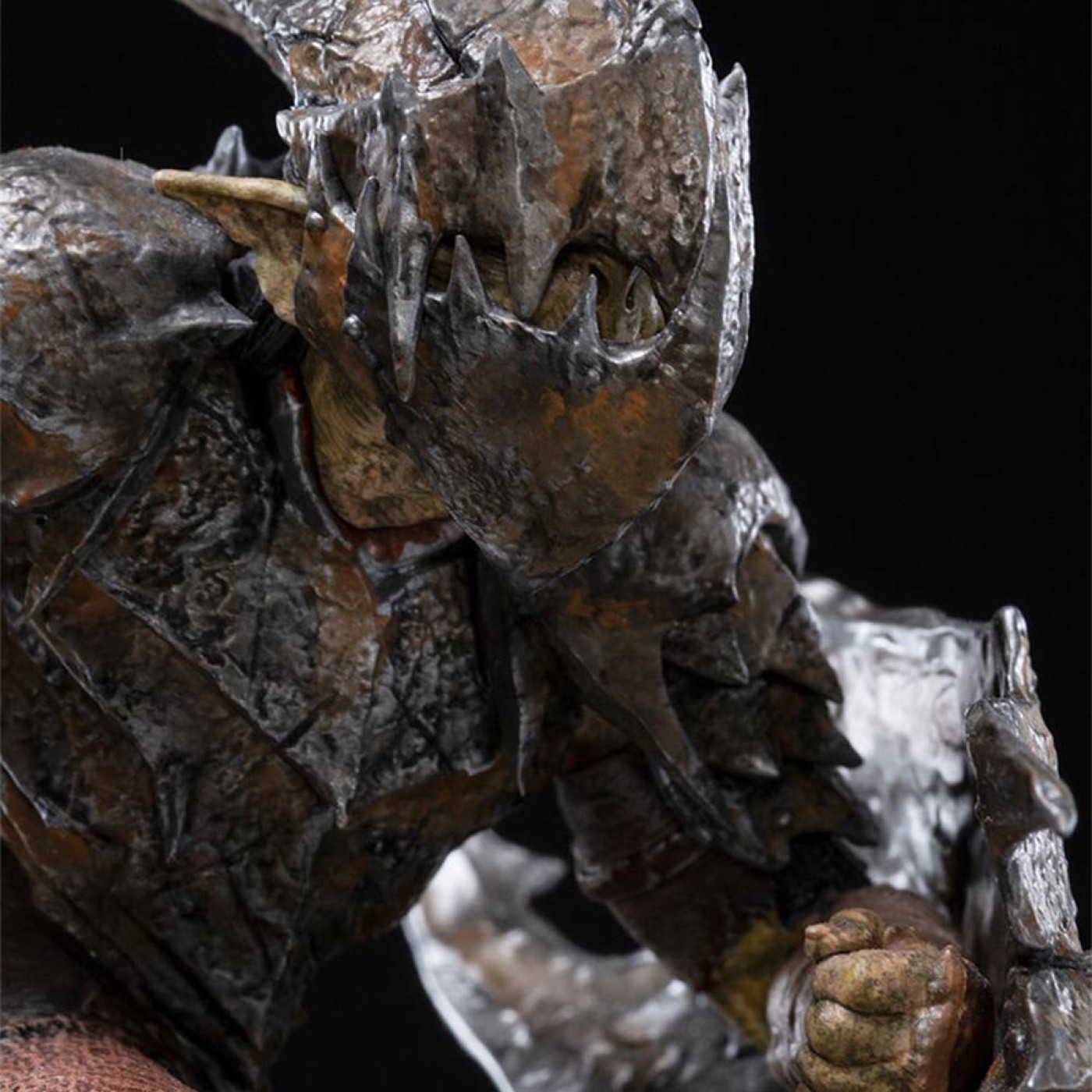 Статуетка LORD OF THE RINGS Armored Orc Art Scale 1/10 (Володар перснів)