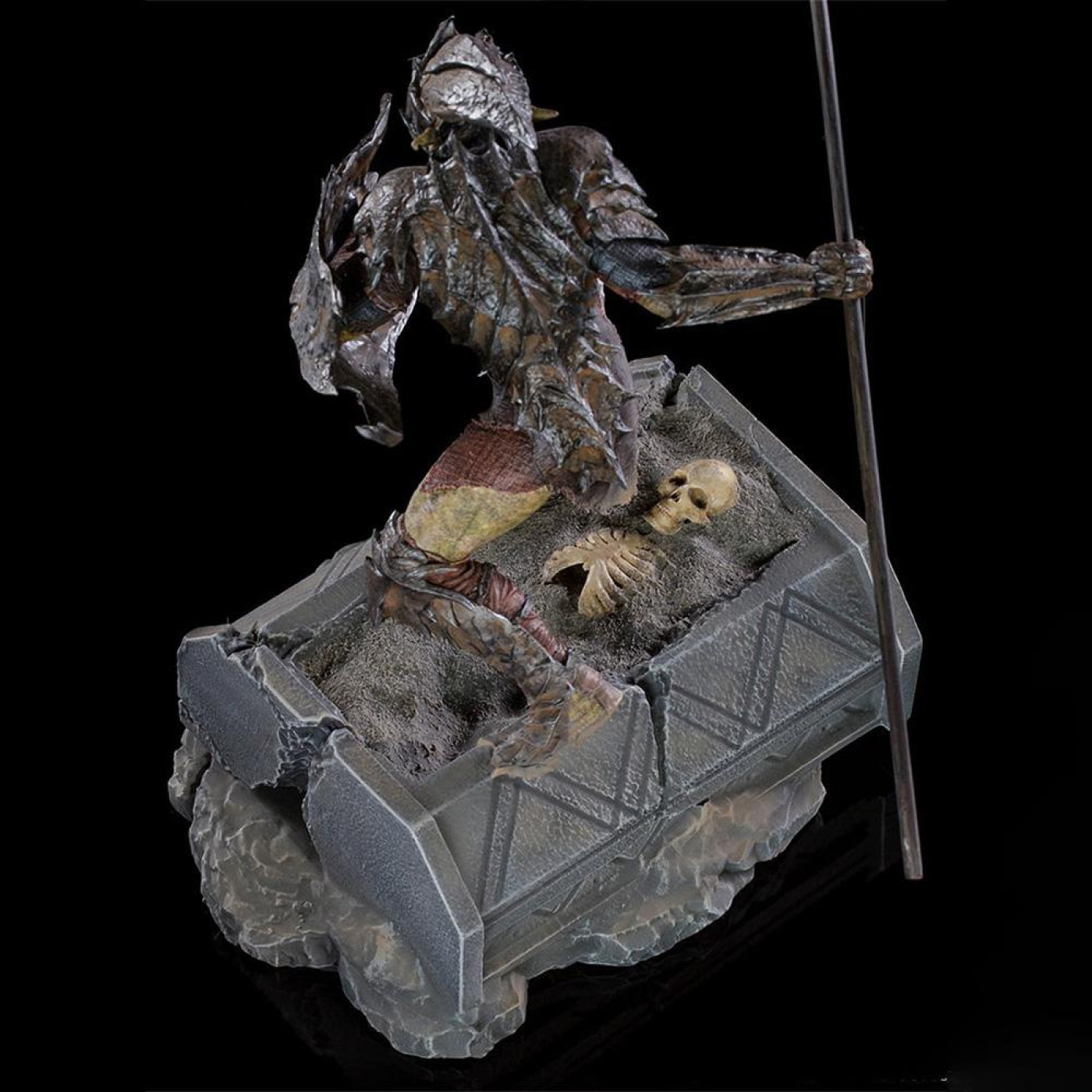 Статуетка LORD OF THE RINGS Armored Orc Art Scale 1/10 (Володар перснів)