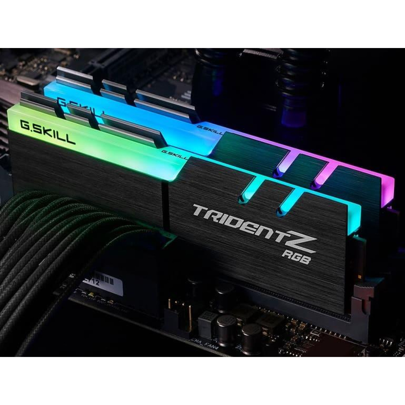 Модуль памяти G.Skill DDR4 16Gb (2x8) Trident Z RGB 3600 MHz (F4-3600C18D-16GTZR) Б/у