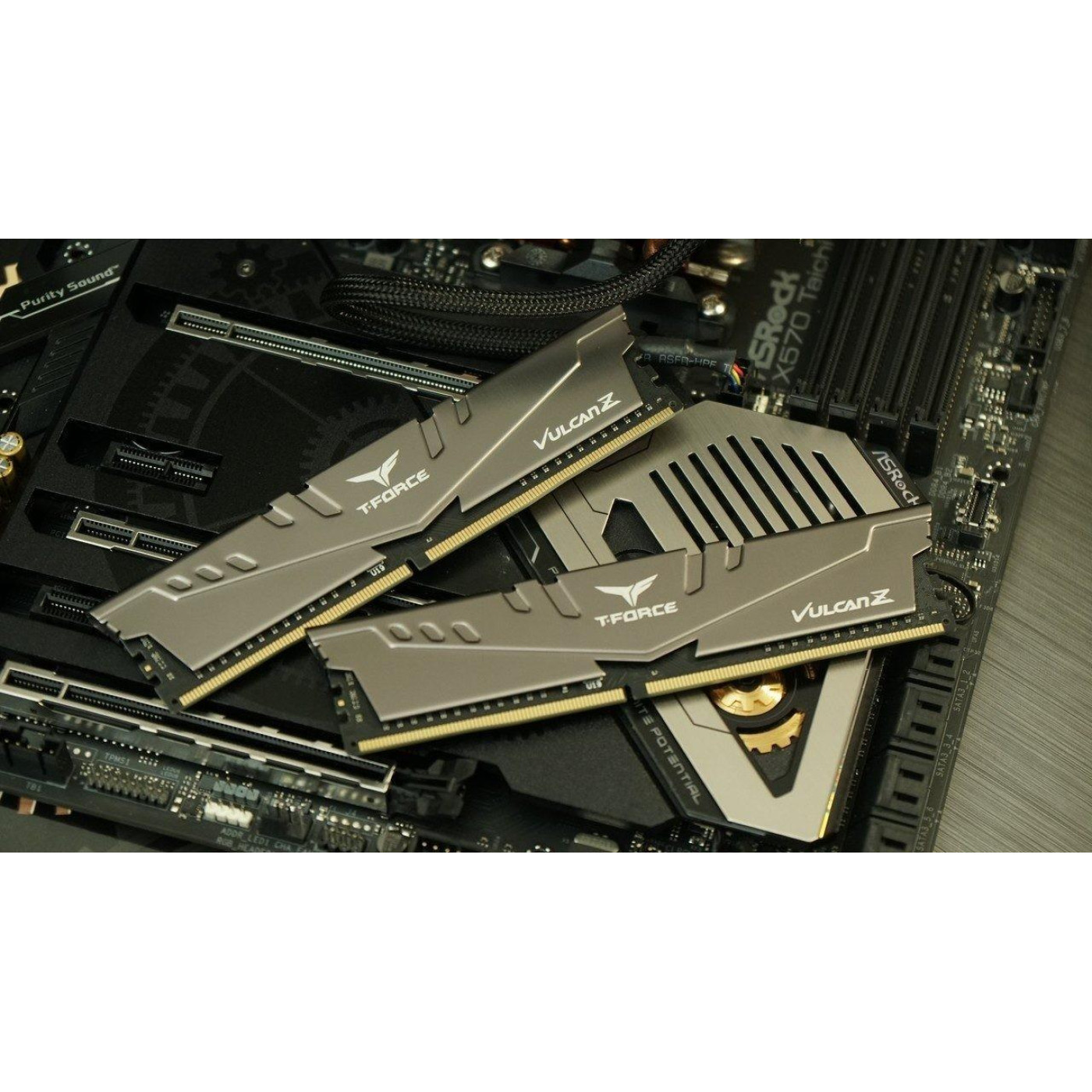 Модуль пам'яті Team DDR4 8Gb T-Force Vulcan Z Gray 3200 MHz (TLZGD48G3200HC16F01) Б/в