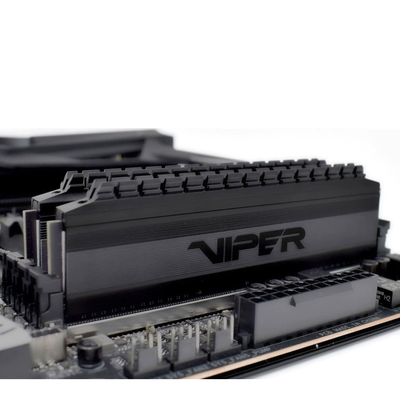 Модуль пам'яті Patriot DDR4 16Gb (2x8) Viper Blackout 3000 MHz (PVB416G300C6K) Б/в