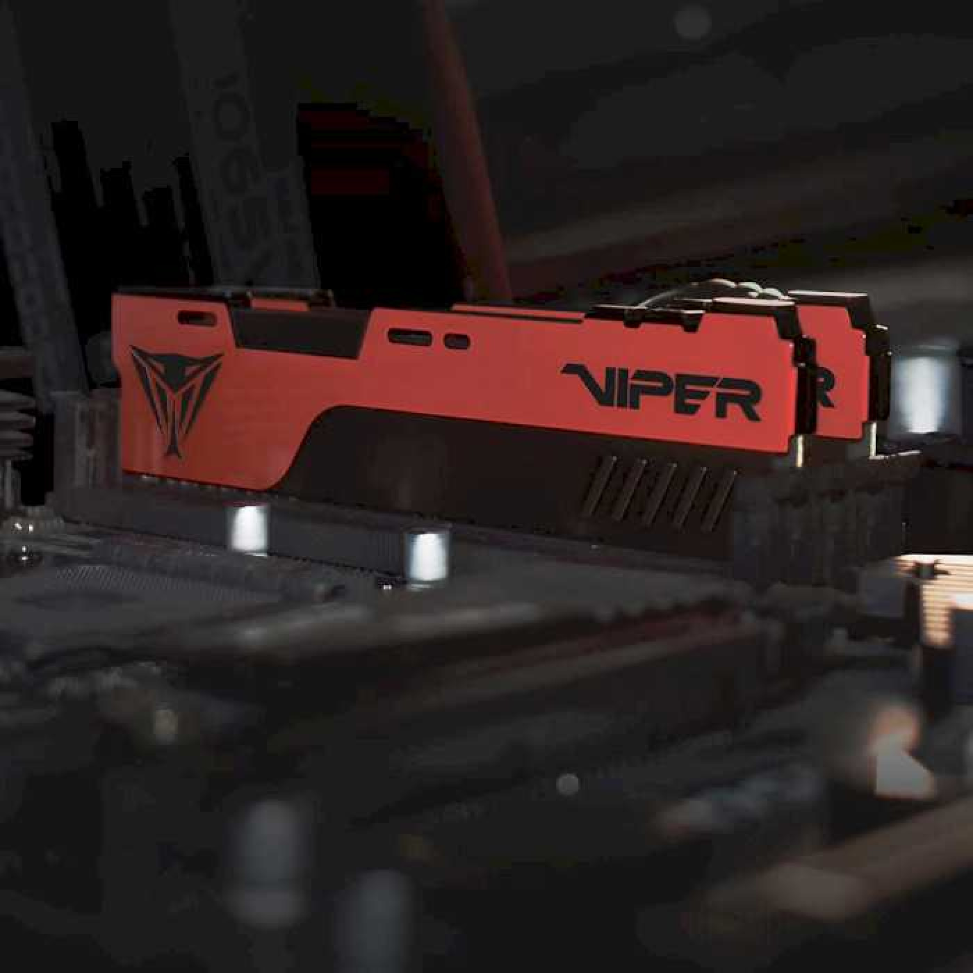 Модуль пам'яті Patriot DDR4 16Gb (2x8) Viper Elite II Red 4000 MHz (PVE2416G400C0K) Б/в