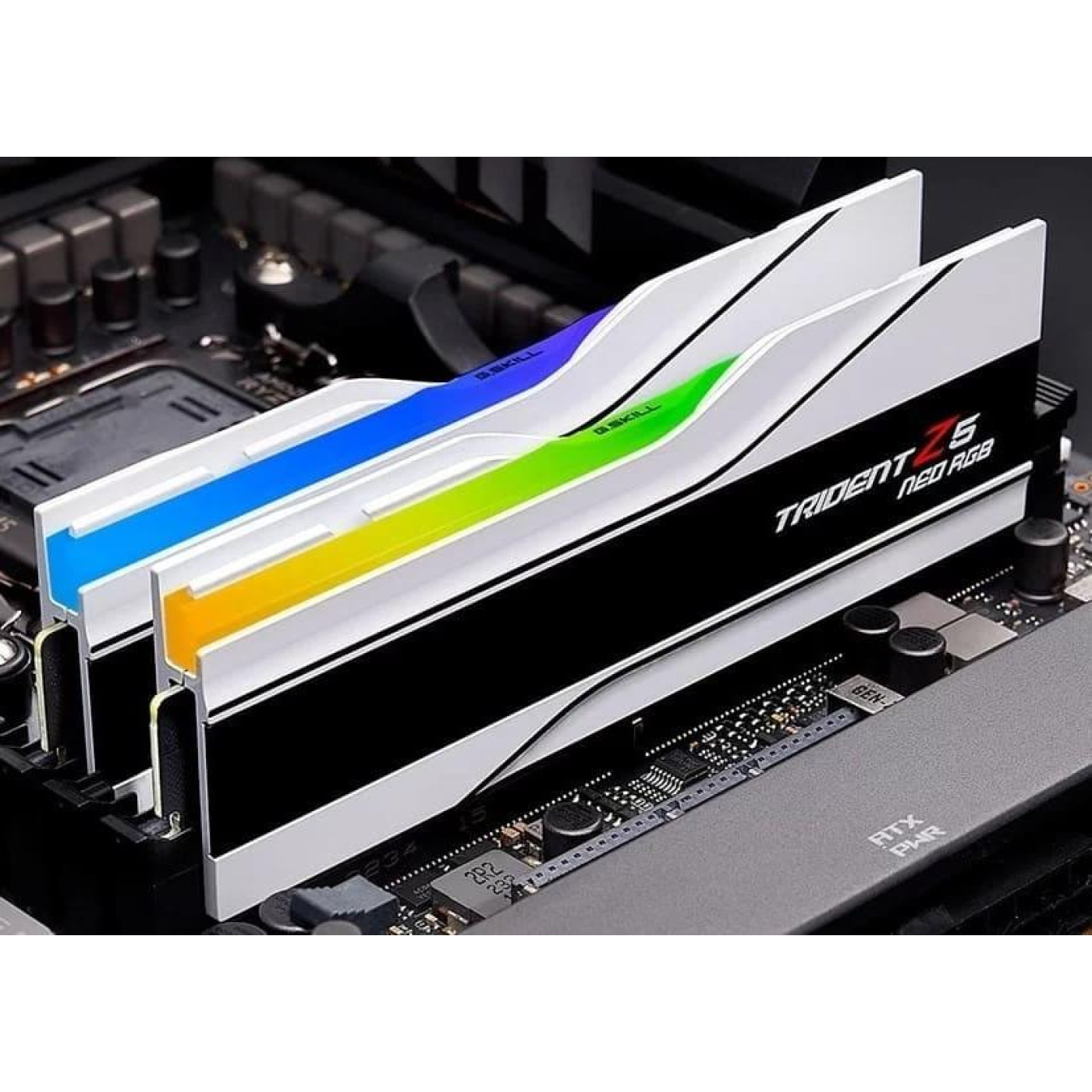 Модуль памяти G.Skill DDR5 64GB (2x32) Trident Z5 Neo RGB White 6000Mhz AMD EXPO (F5-6000J2636H32GX2-TZ5NRW)