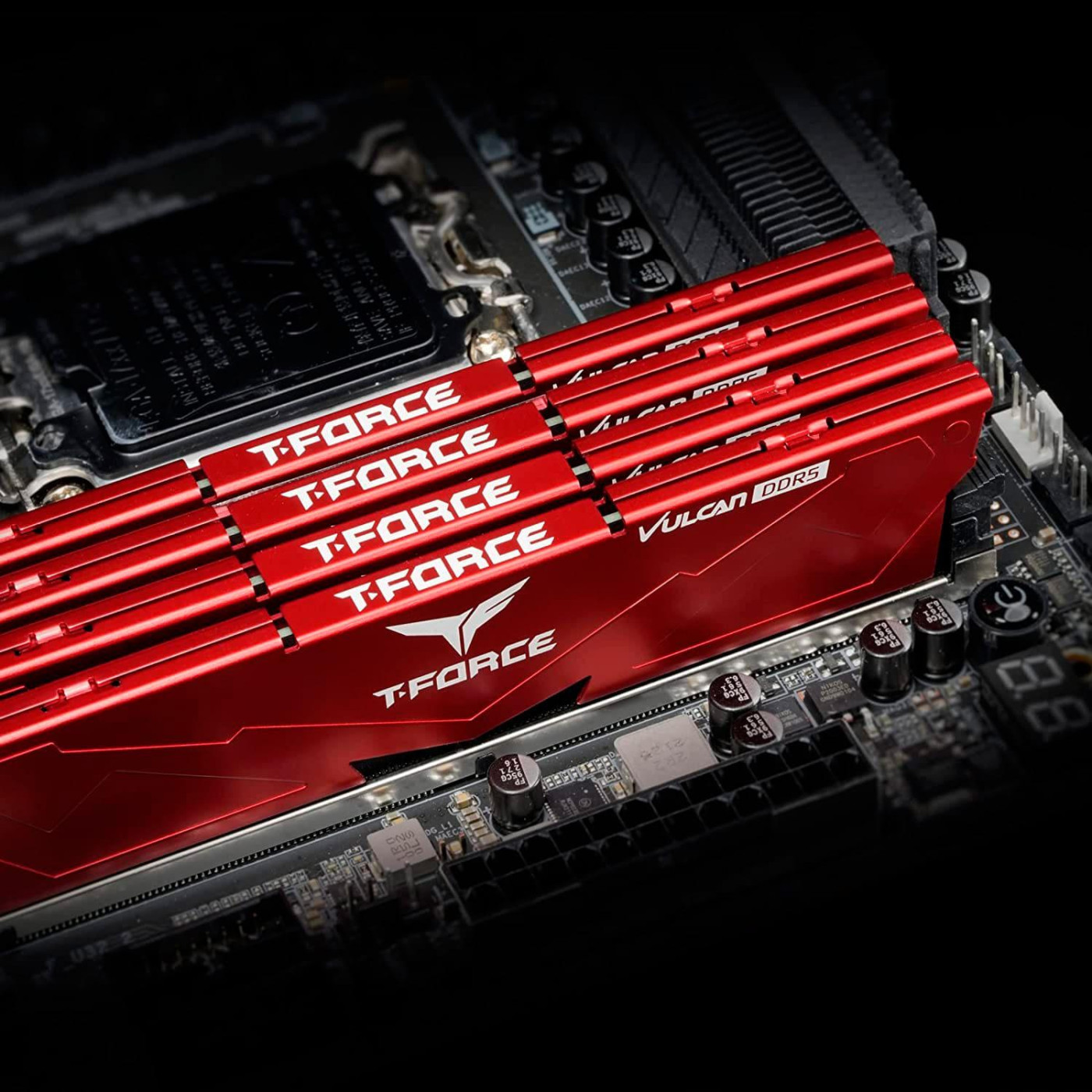 Модуль пам'яті Team DDR5 32Gb (2x16) T-Force Vulcan 6400MHz Red (FLRD532G6400HC40BDC01)