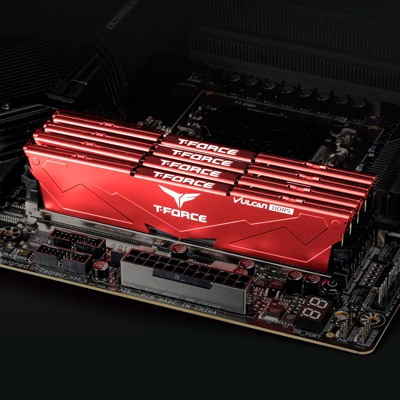 Модуль пам'яті Team DDR5 32Gb (2x16) T-Force Vulcan 6400MHz Red (FLRD532G6400HC40BDC01)