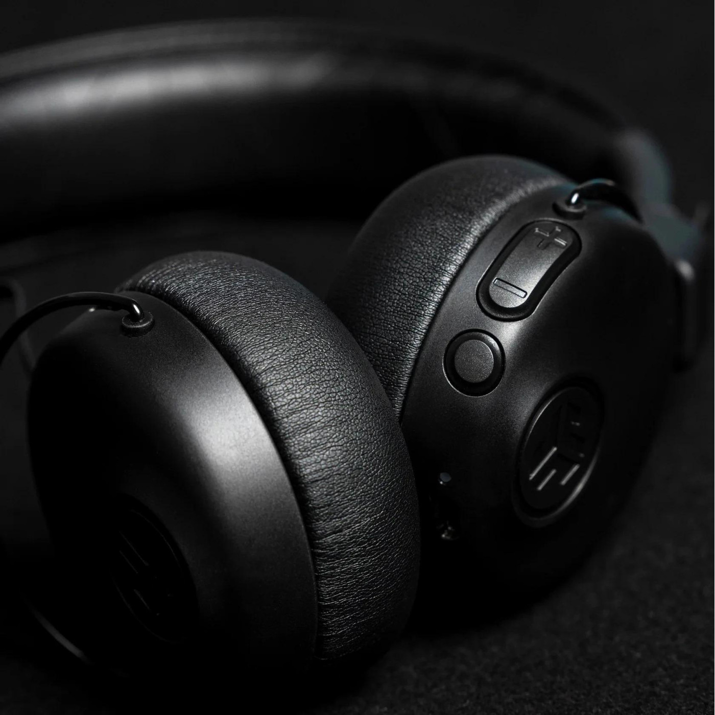 Наушники Jlab Studio ANC Wireless Black (IEUHBASTUDIOANCRBLK4)
