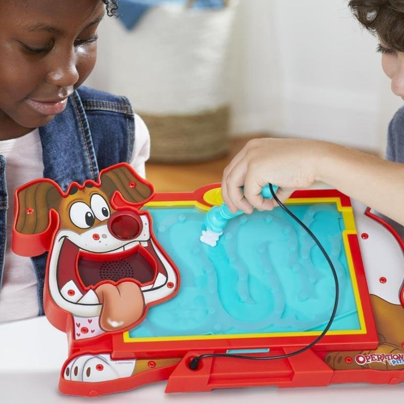 Настольная игра Настильна гра Hasbro Операция Ликуемо собачку з ефектами (E9694)