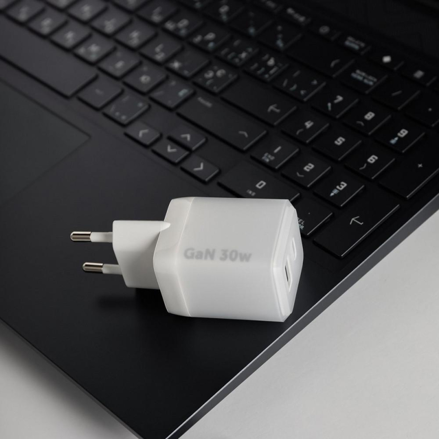 Зарядное устройство Proove Pure GaN Plus 30W (Type-C + USB) white (WCPU30111202)