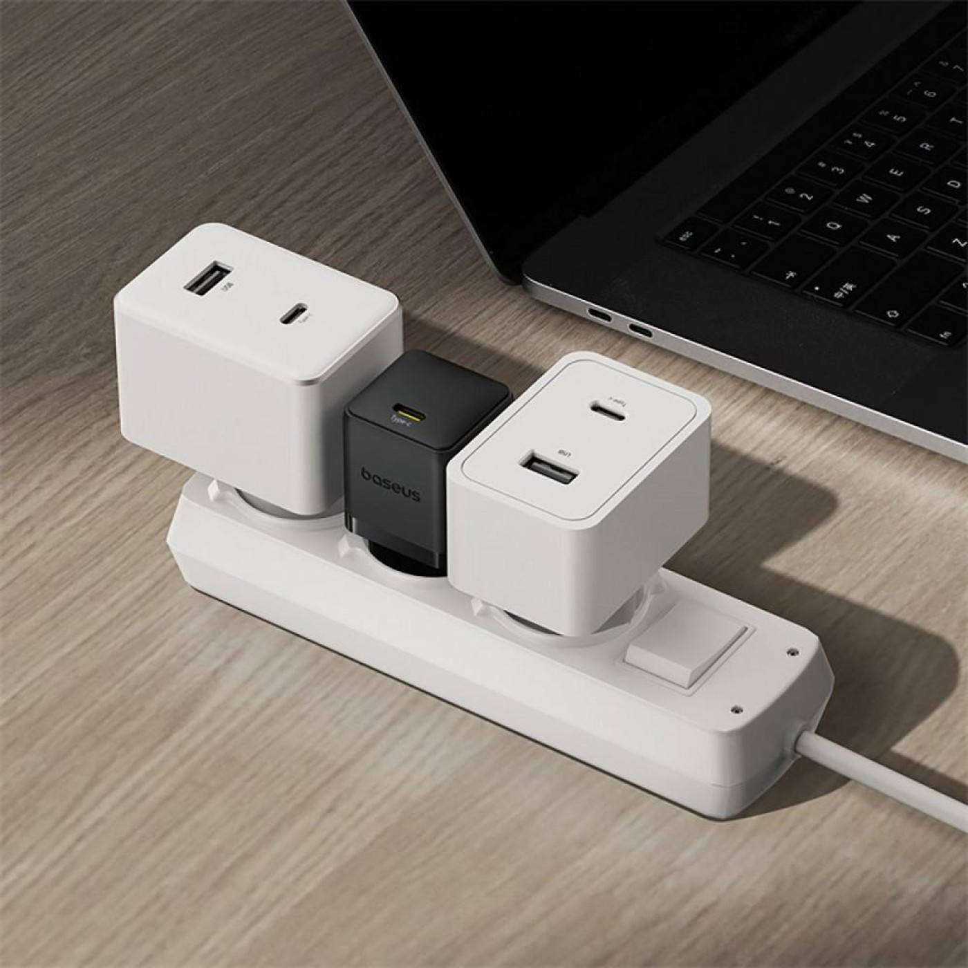 Зарядное устройство Baseus Palm Fast Charger 20W (Type-C) + Кабель Type-C to Lightning 20W (1m) black (E0116401)
