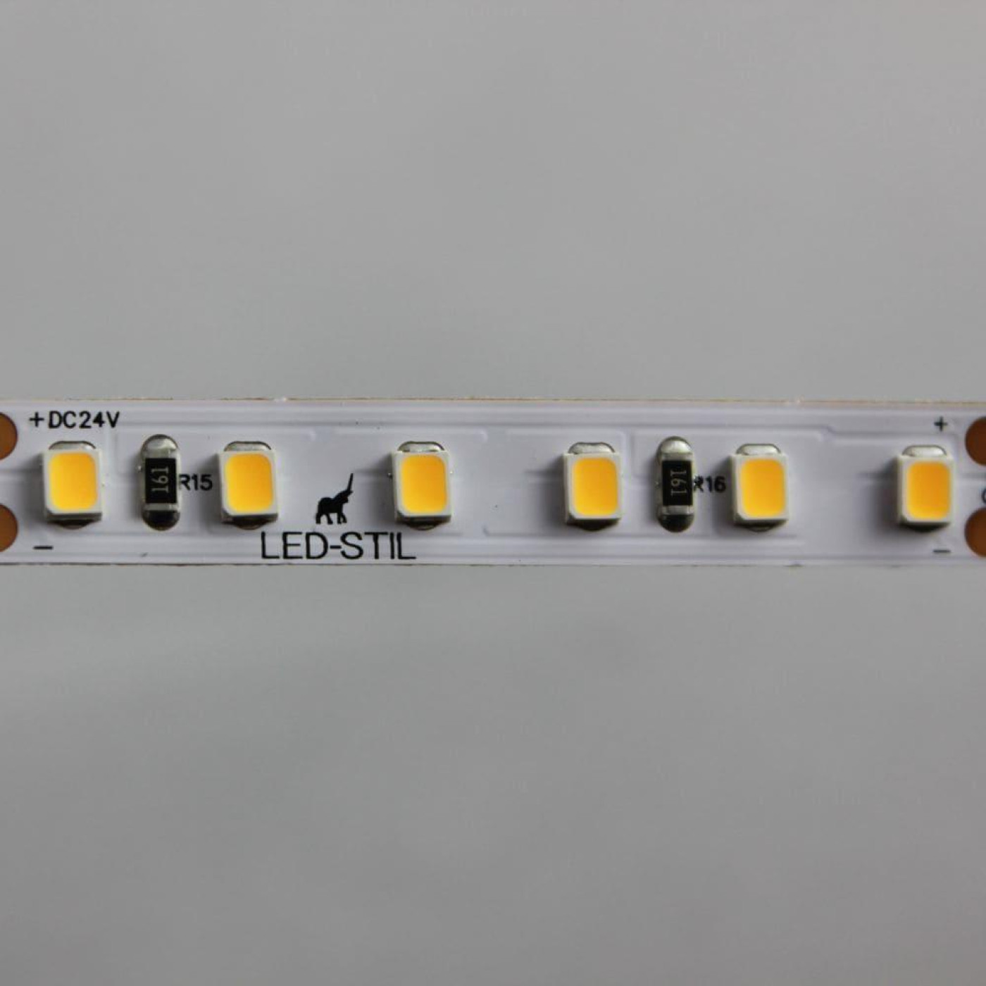 Свитлодиодна стричка LED-STIL 2700K 9,6 Вт/м 2835 120 диодив IP33 12 Вольт 900 lm (DFN2835-120A27-IP33)