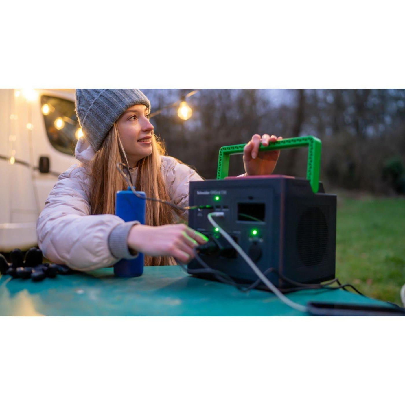 Зарядна станція APC / 700 Вт / 738 Вт/ч / Li-Ion (PPS730-GR)