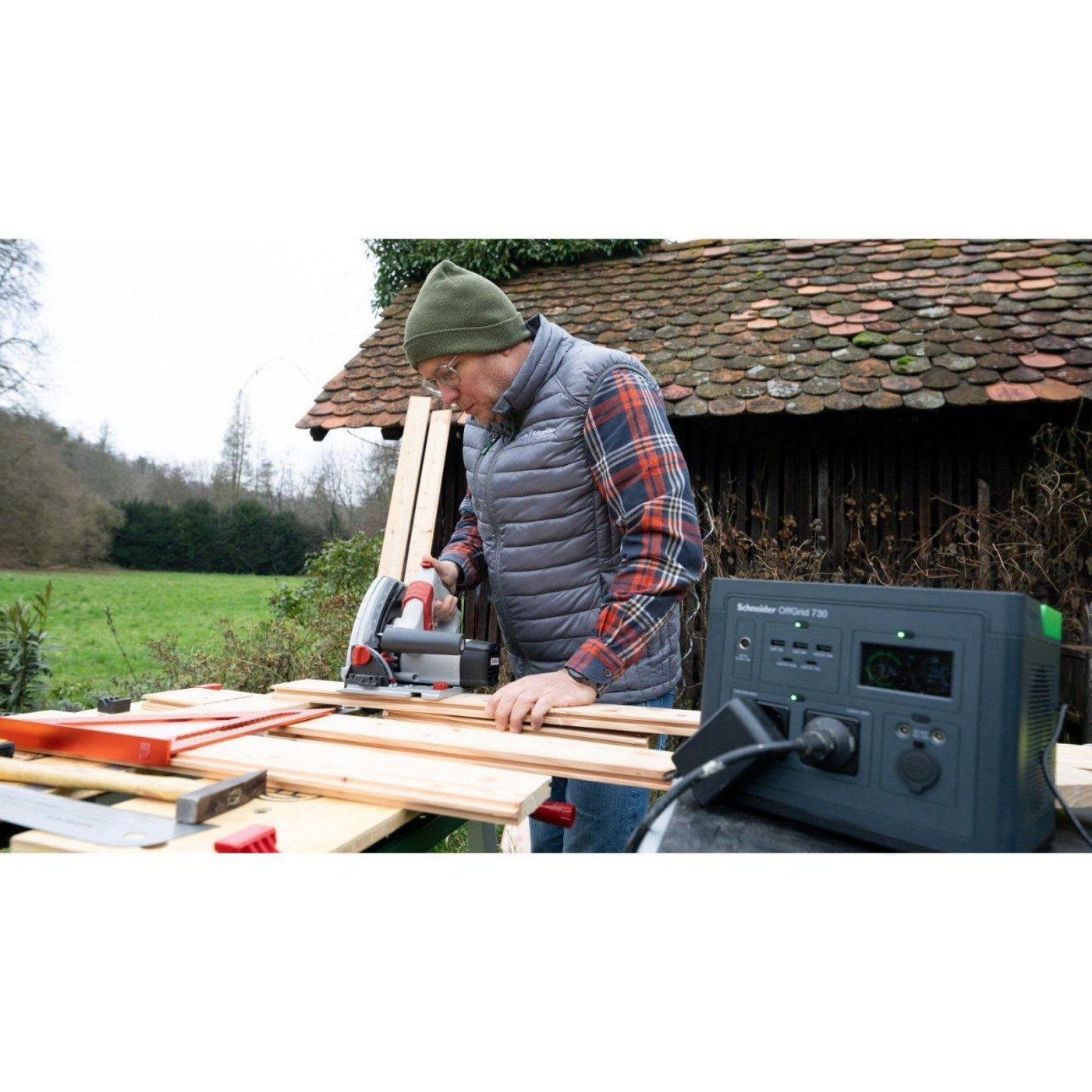 Зарядна станція APC / 700 Вт / 738 Вт/ч / Li-Ion (PPS730-GR)