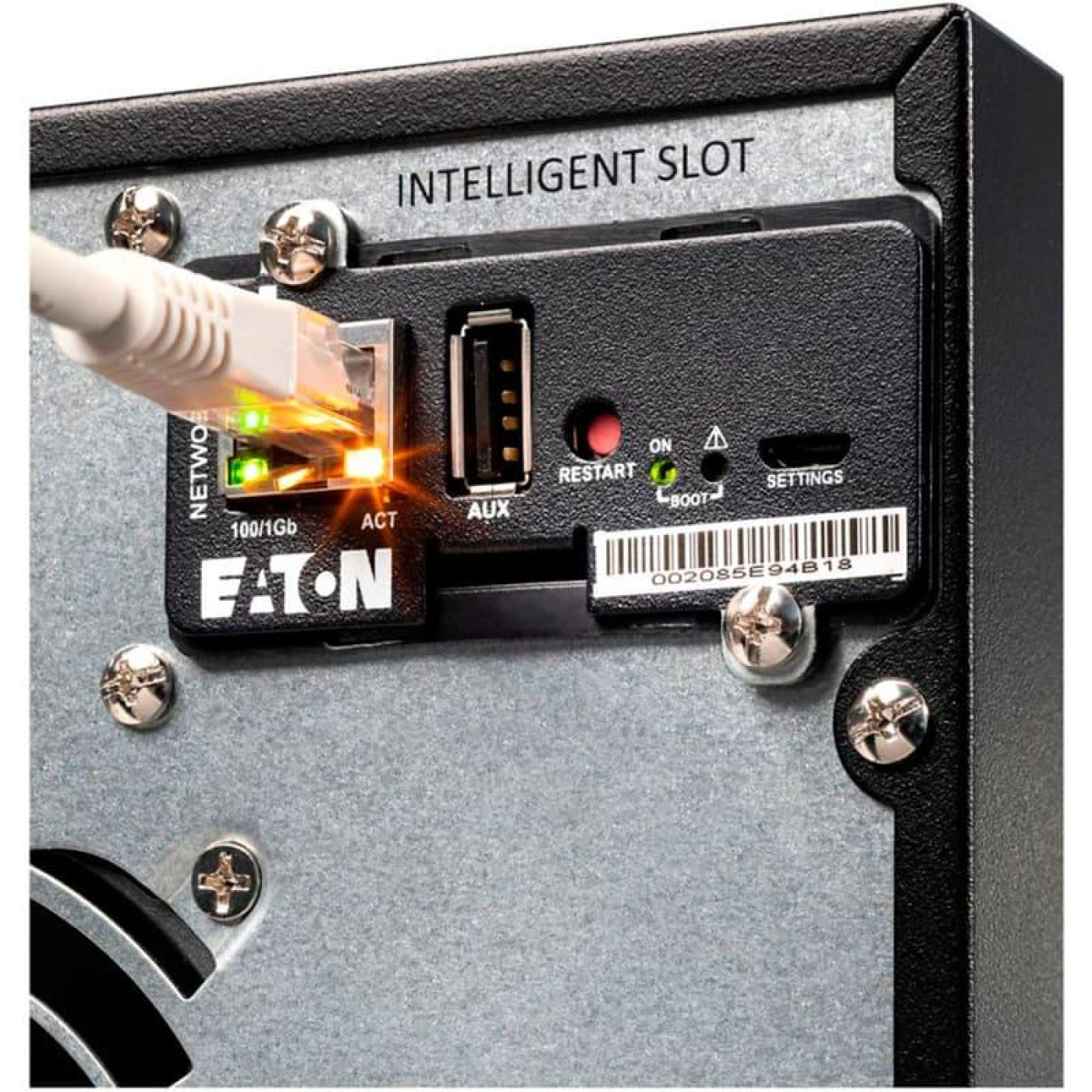 Источник бесперебойного питания Eaton 3000 ВА / 2400 Вт / 9 А*ч (9E3000I)