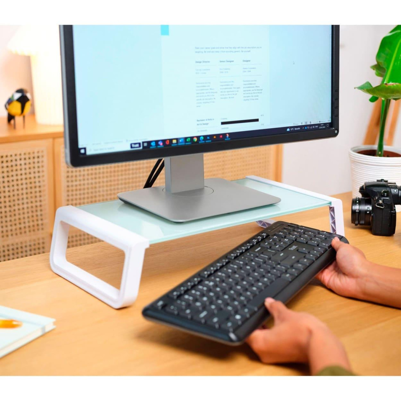 Подставка под монитор Trust Monta Glass Monitor St and White