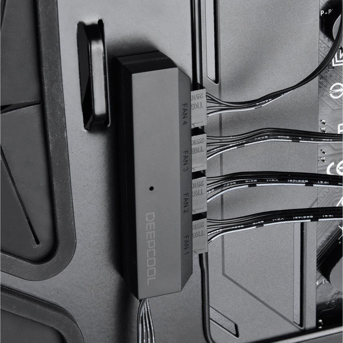 Разветвитель питания DeepCool FH-04