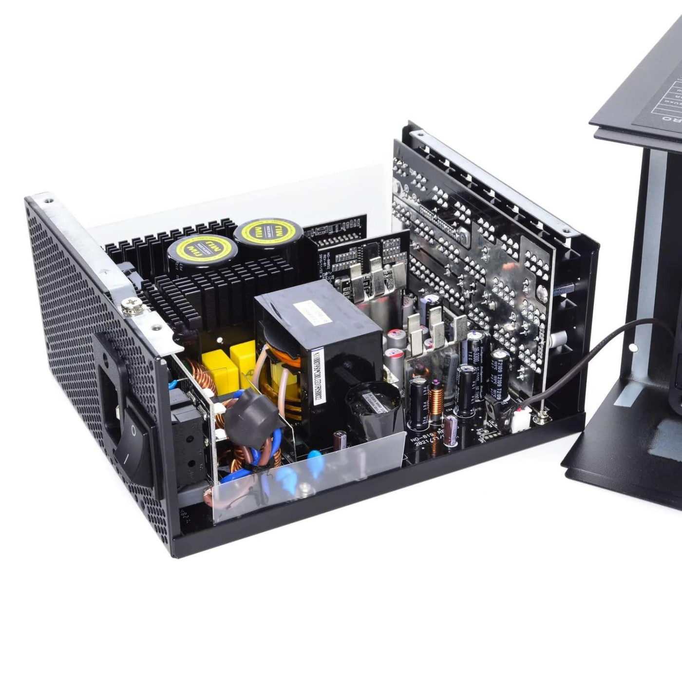 Блок живлення QUBE 1650W 80+ Gold (RS-1650GD PRO) Black