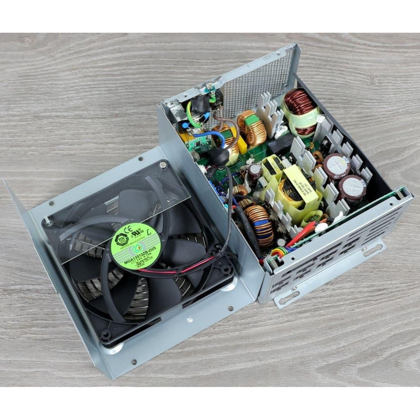 Блок живлення FSP 1200W 80+ GOLD (FSP1200-50AAG)