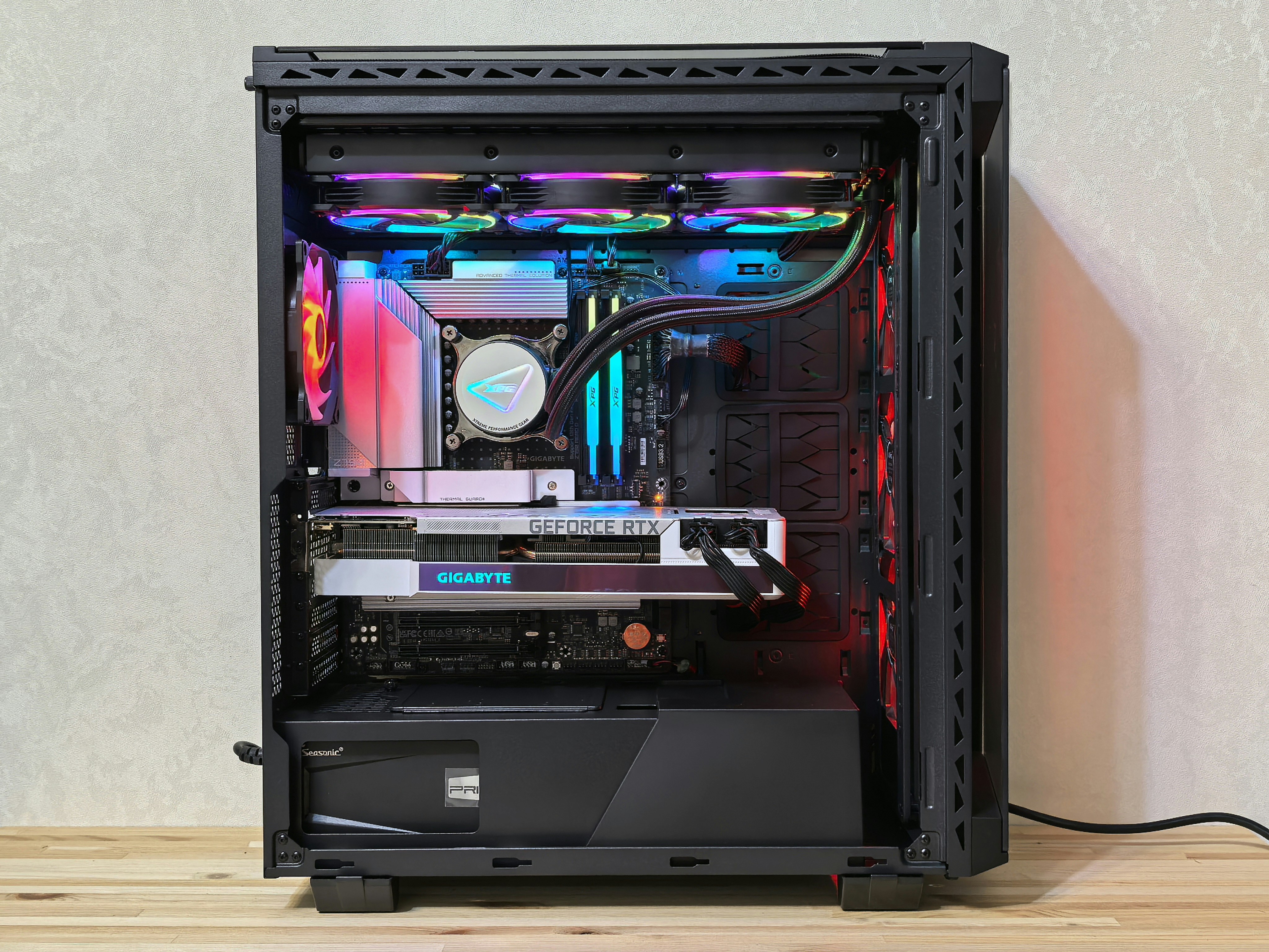 Корпус Lian Li TR-01X ODYSSEY X Black (G99.TR01X.00) — Сталь і загартоване скло в конструкції корпусу