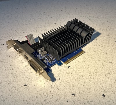 Видеокарта ASUS GT 710 2Gb (GT710-SL-2GD5-BRK) (GDDR5, 32 bit, PCI-E 2.0 x16) Б/у — Интерфейс PCI-E 2.0 x16 для быстрой передачи данных