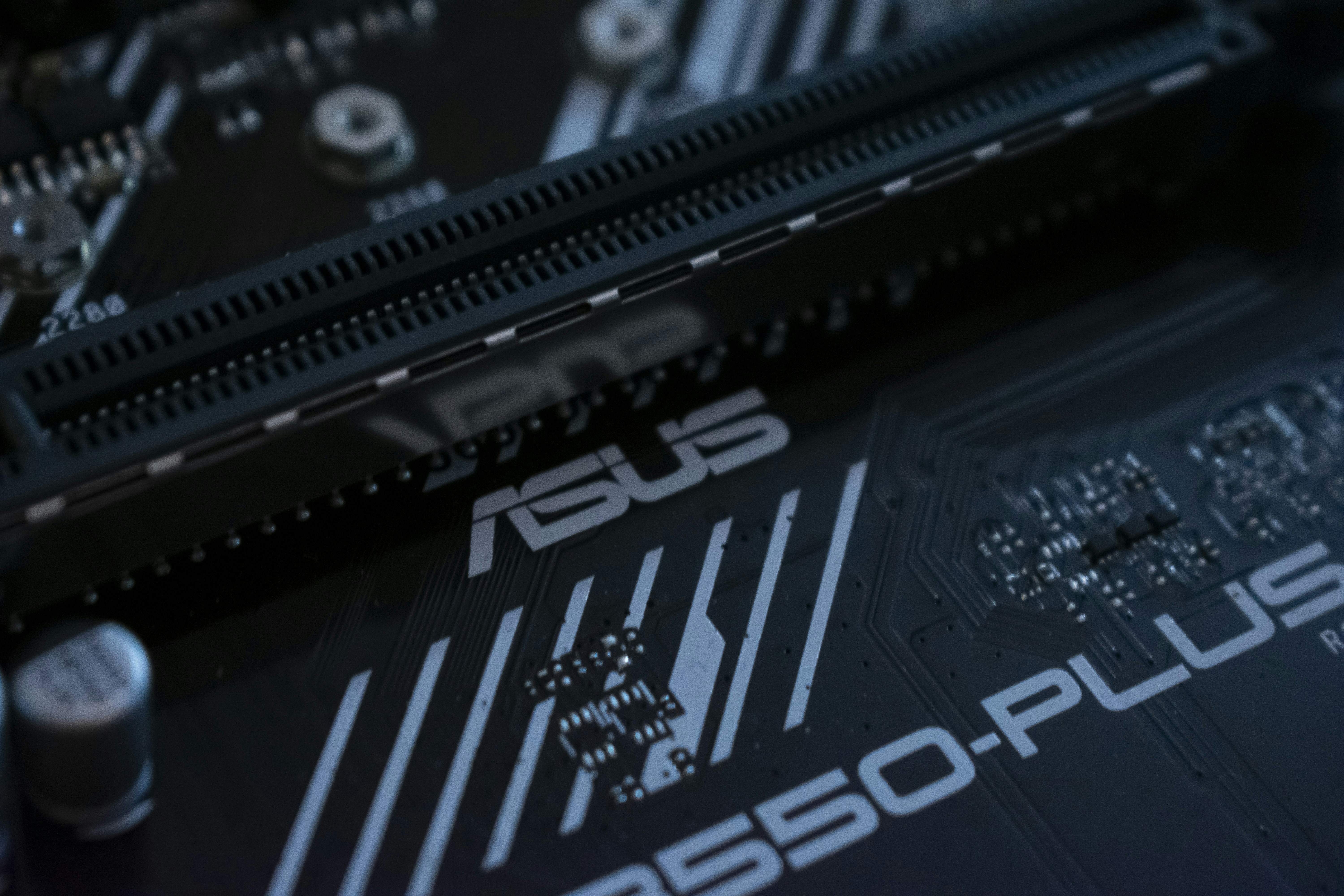 Материнська плата ASUS PRIME B550M-A/CSM (Prime B550M-A/CSM) (Socket AM4, AMD B550, Micro-ATX) — Основні роз'єми живлення 24+8 для стабільності системи