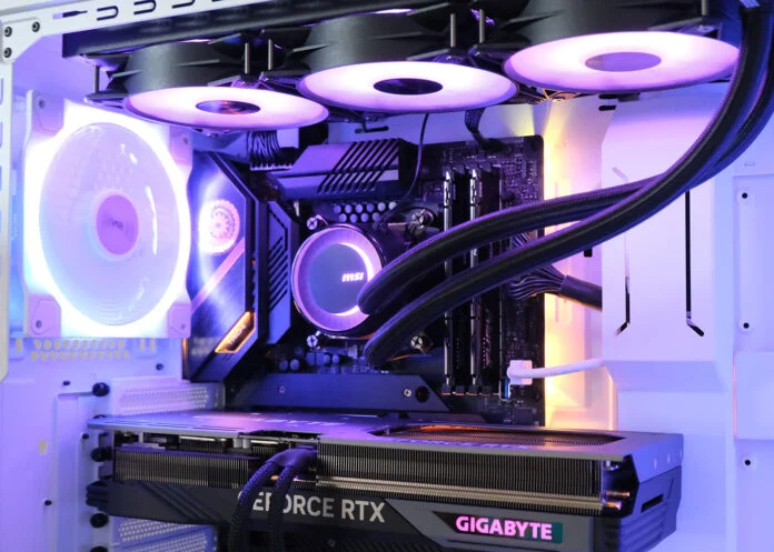 СВО MSI MAG CoreLiquid E240 White (MAG CoreLiquid E240 White) — MSI Mystic Light Sync: ефектне підсвічування корпусу