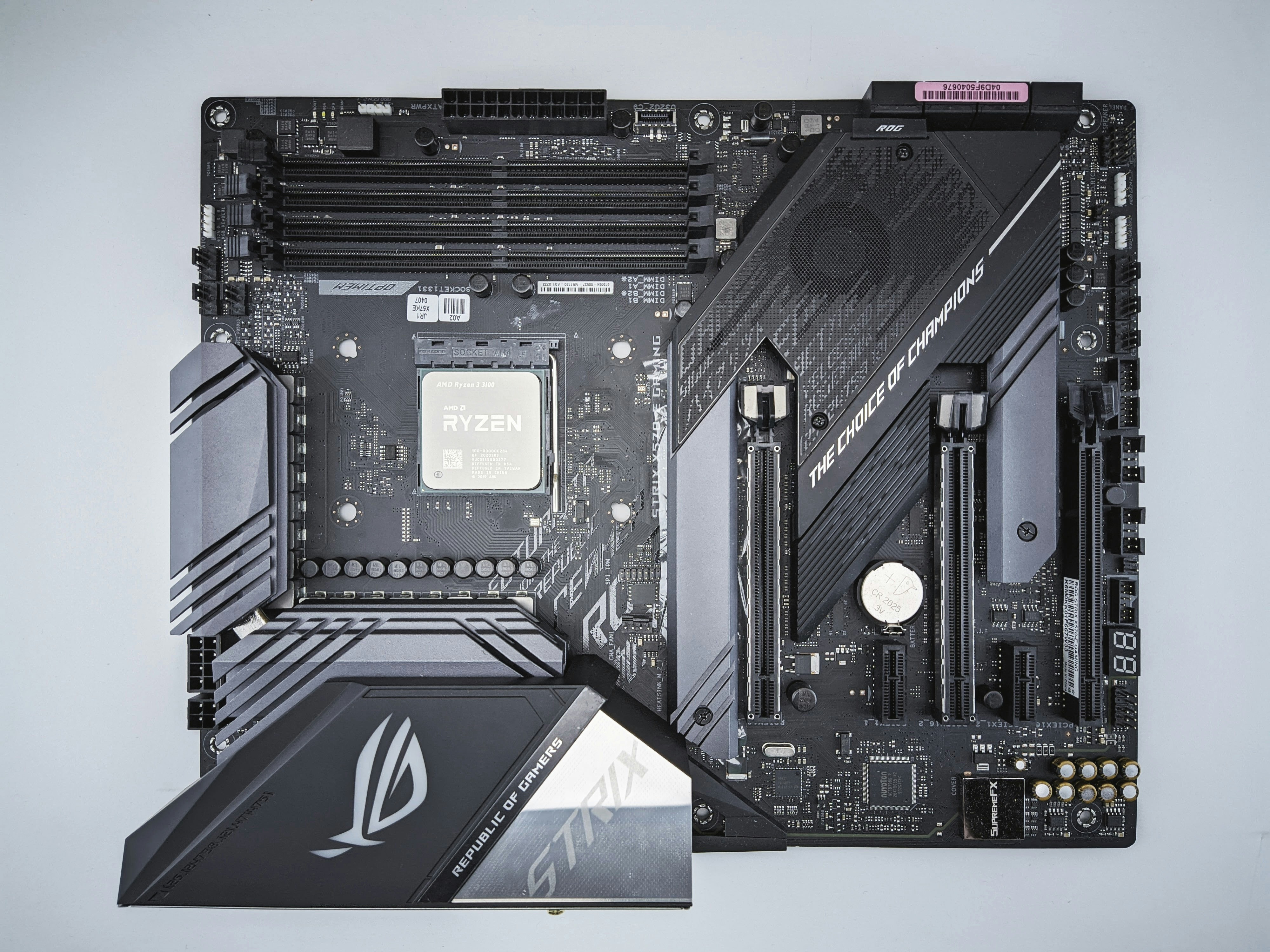 Материнська плата ASUS ROG STRIX B650E-F GAMING WIFI (ROG STRIX B650E-F GAMING WIFI) (Socket AM5, AMD B650, ATX) Б/в — Основні роз'єми живлення 24+8+4 для стабільності системи