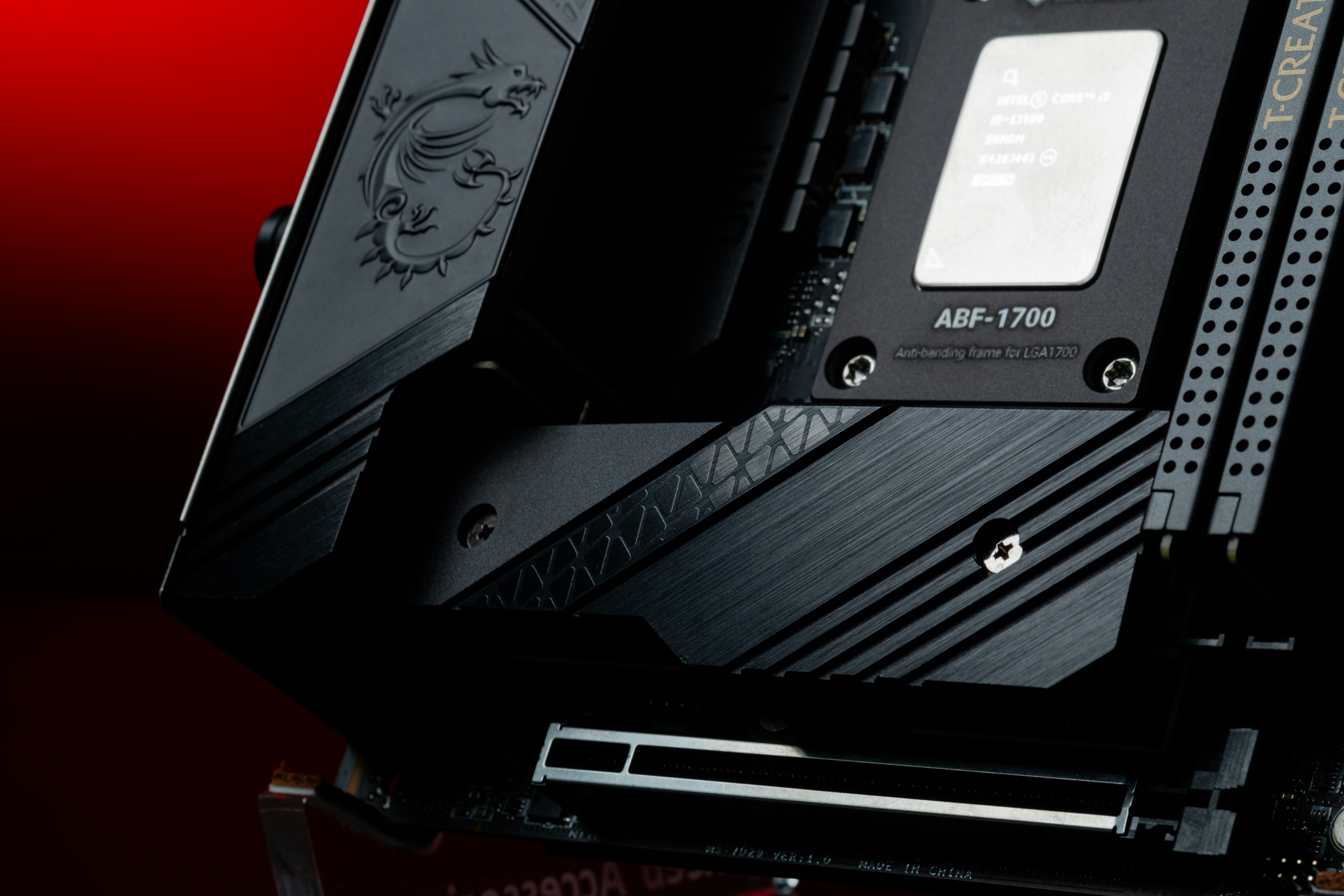 Материнська плата MSI B760M GAMING PLUS WIFI (B760M GAMING PLUS WIFI) (Socket 1700, Intel B760, Micro-ATX) — Micro-ATX форм-фактор для компактних систем