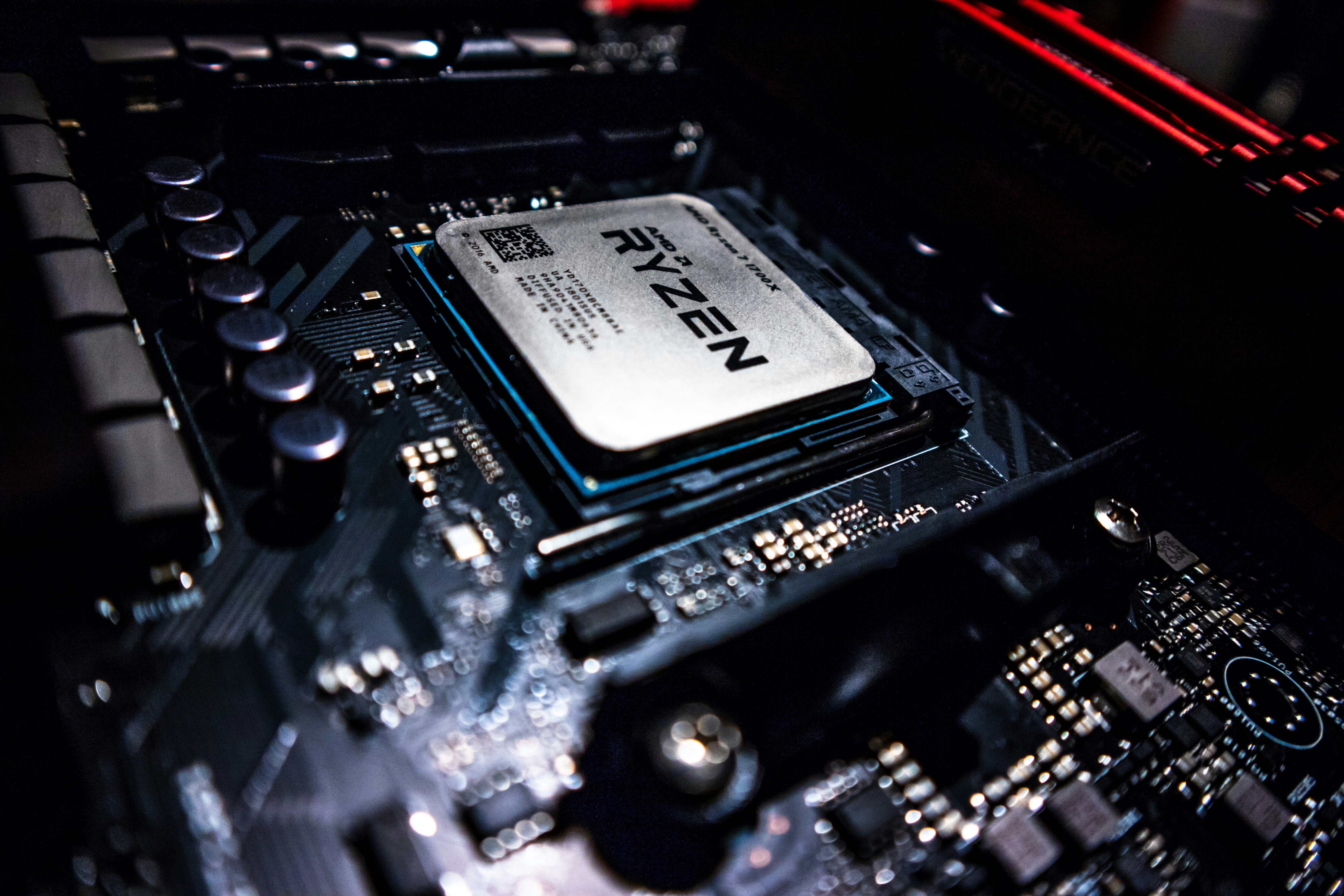 Процессор AMD Ryzen 5 8500G (100-100000931BOX) (Socket AM5, 12T, 5.0 ГГц, Box) — Поддержка современной памяти DDR5