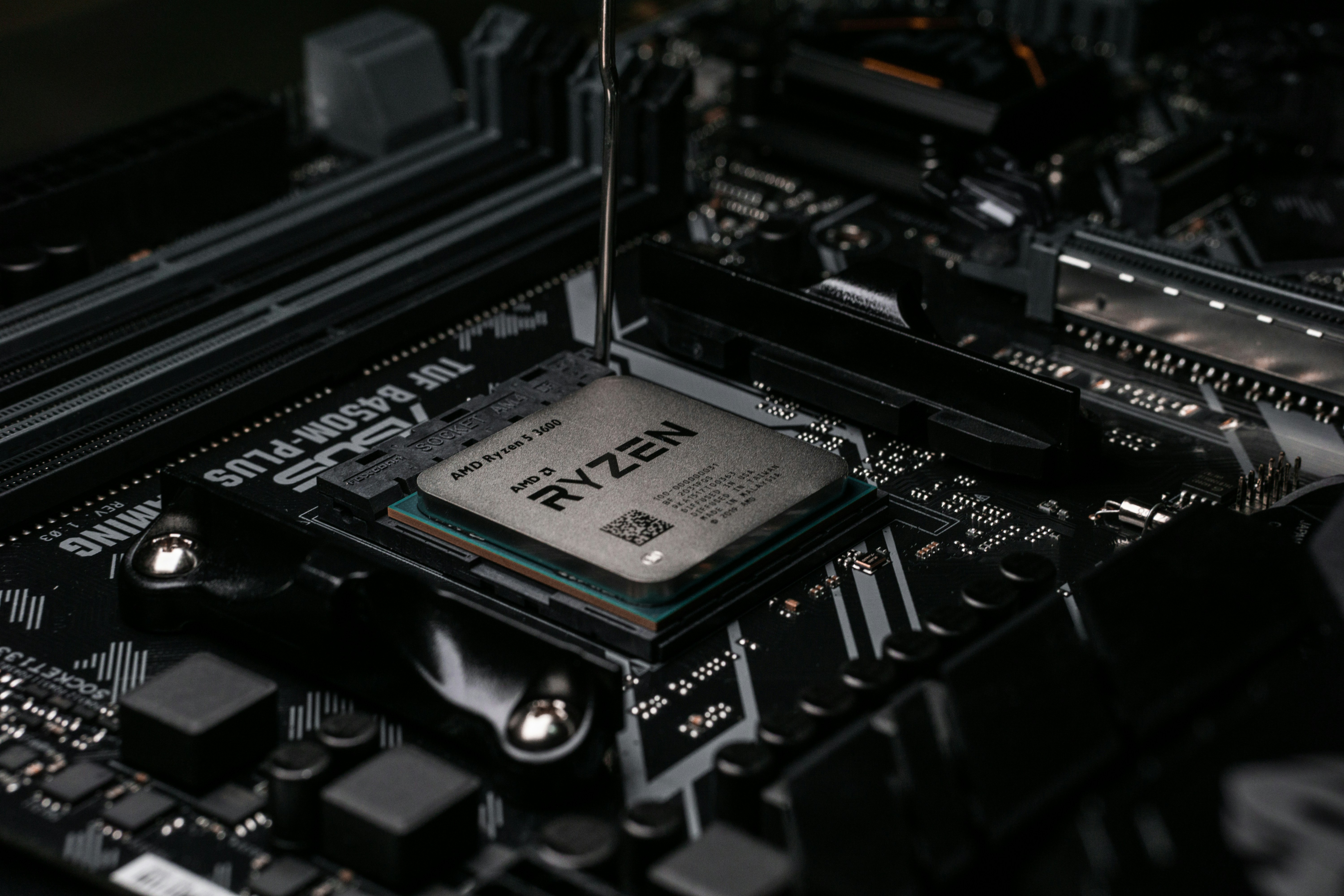 Процессор AMD Ryzen 5 7600 (100-000001015) (Socket AM5, 12T, 5.1 ГГц, Tray) — 6 ядер: оптимальная многозадачность и производительность