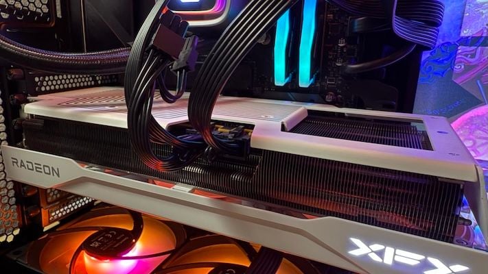 Відеокарта XFX AMD Radeon RX 9070 XT 16GB Quicksilver Gaming Edition (RX-97TQICKB9) (GDDR6, 256 bit, PCI-E v5.0 x16) — Графічний чип RX 9070 XT: потужність і ефективність