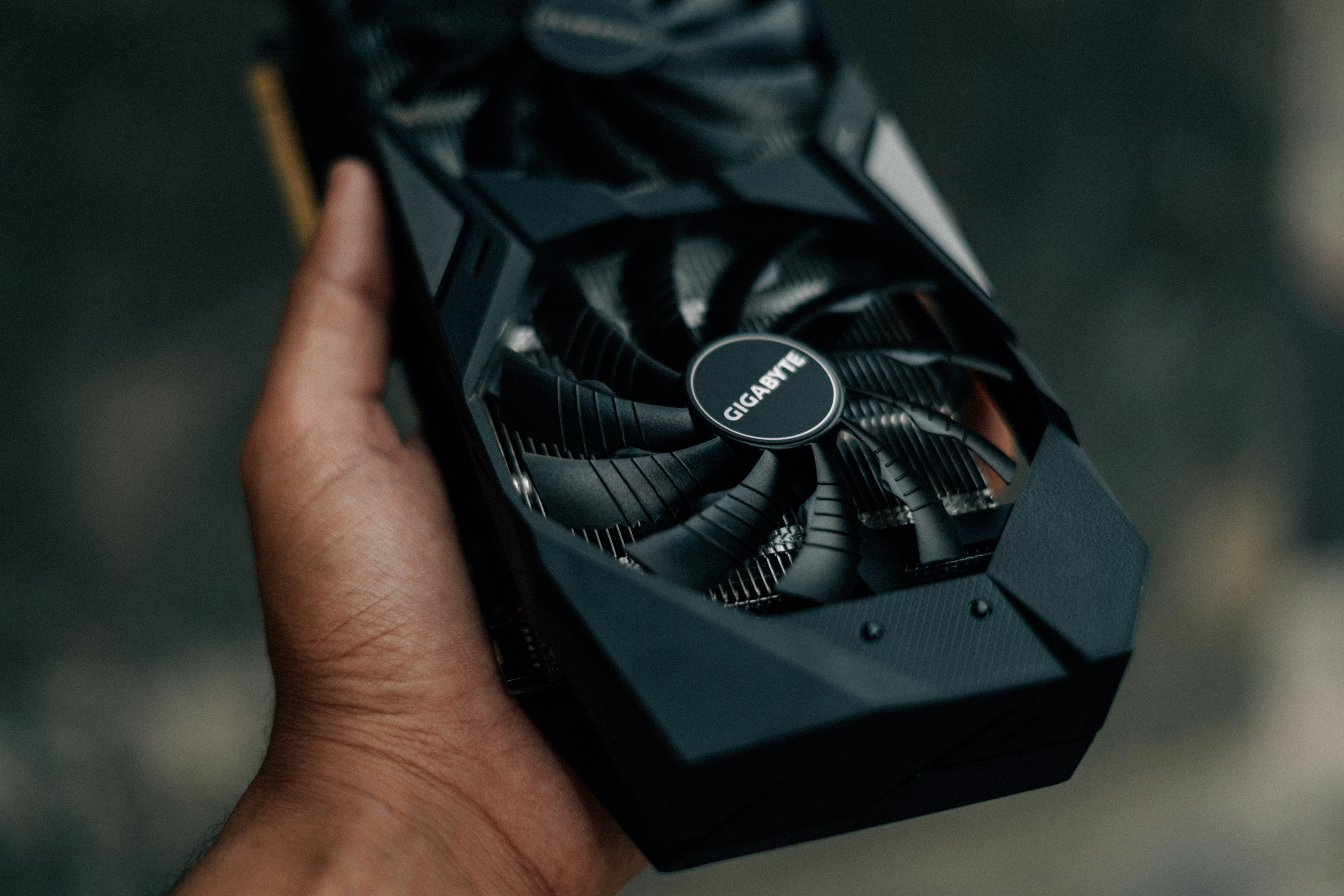 Відеокарта GIGABYTE AMD Radeon RX 9060 XT 16G GAMING OC ICE (GV-R906XGAMINGOCICE-16GD) (GDDR6, 128 bit, PCI-E v5.0 x16) — 16 ГБ відеопам'яті для високої продуктивності