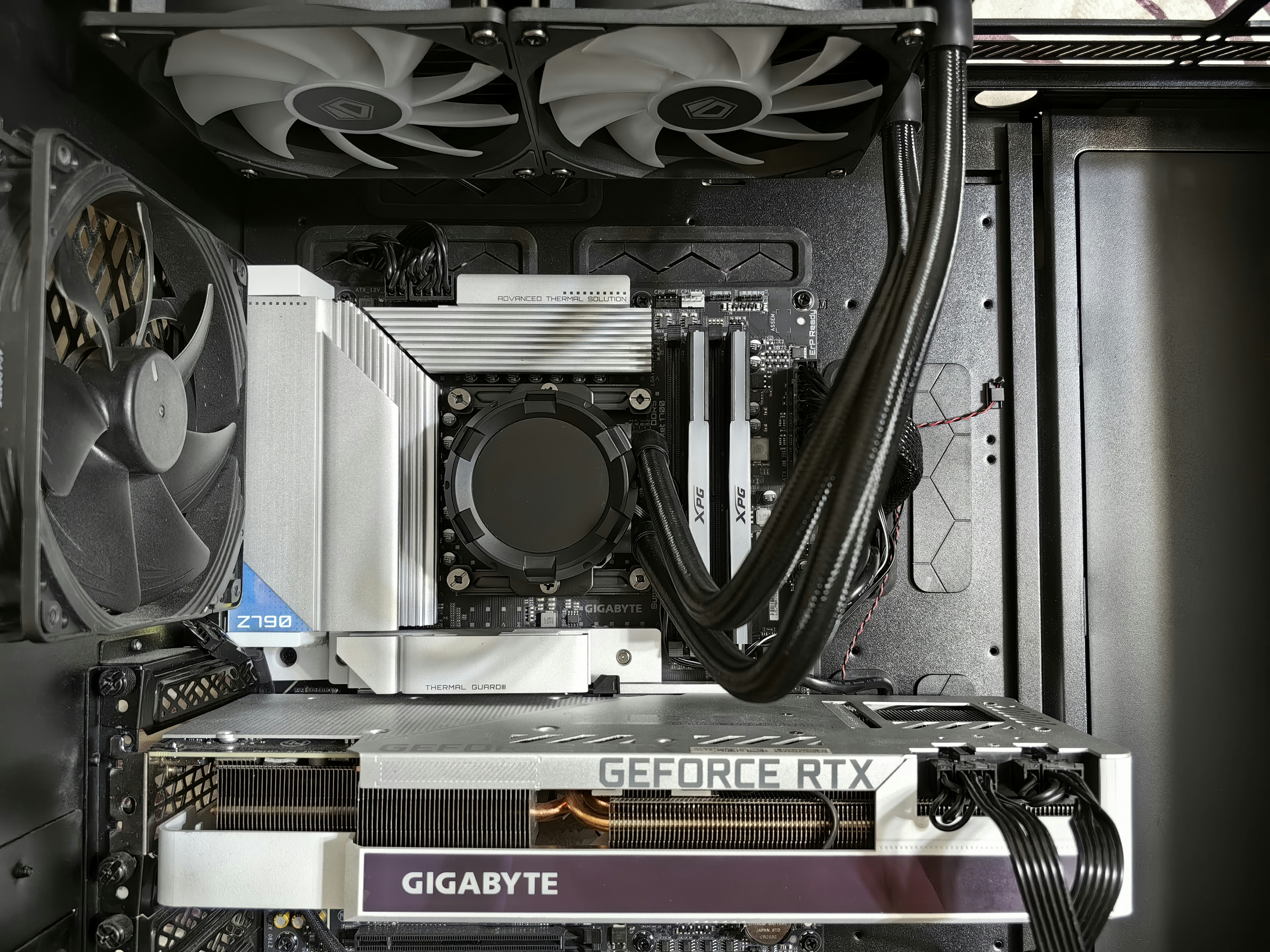 Компьютер Powered by Gigabyte_960 (RTX 5080 16 Гб, Ryzen 7 9800X3D, DDR5 32 Гб, SSD 500 Гб.) — 32 Гб DDR5: быстрая и стабильная оперативная память