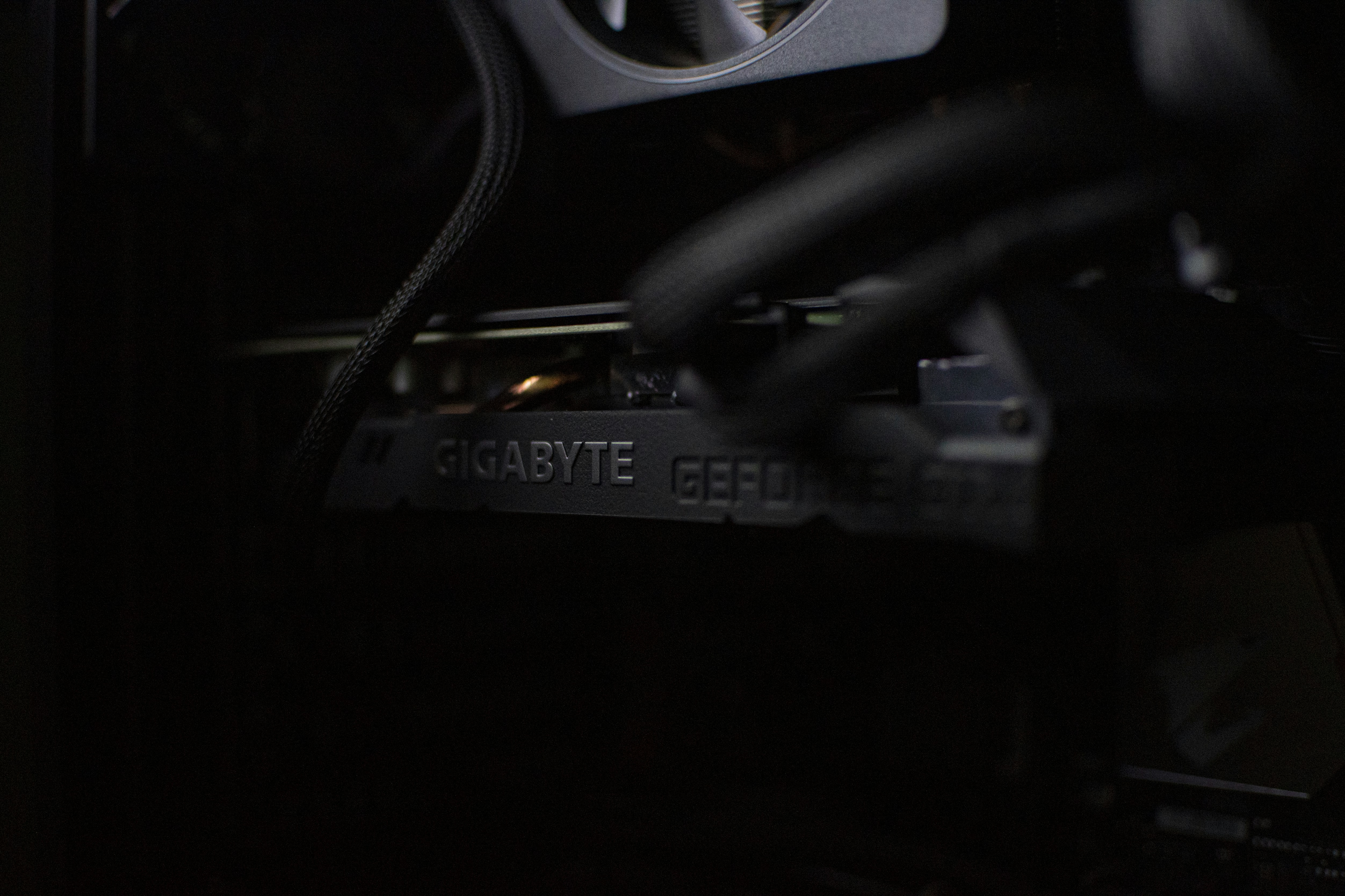 Видеокарта Gigabyte RTX 5050 8G WINDFORCE OC V2 (GV-N5050WF2OCV2-8GD) (GDDR6, 128 bit, PCI-E v5.0 x16) — Объем видеопамяти 8 ГБ для быстрой обработки