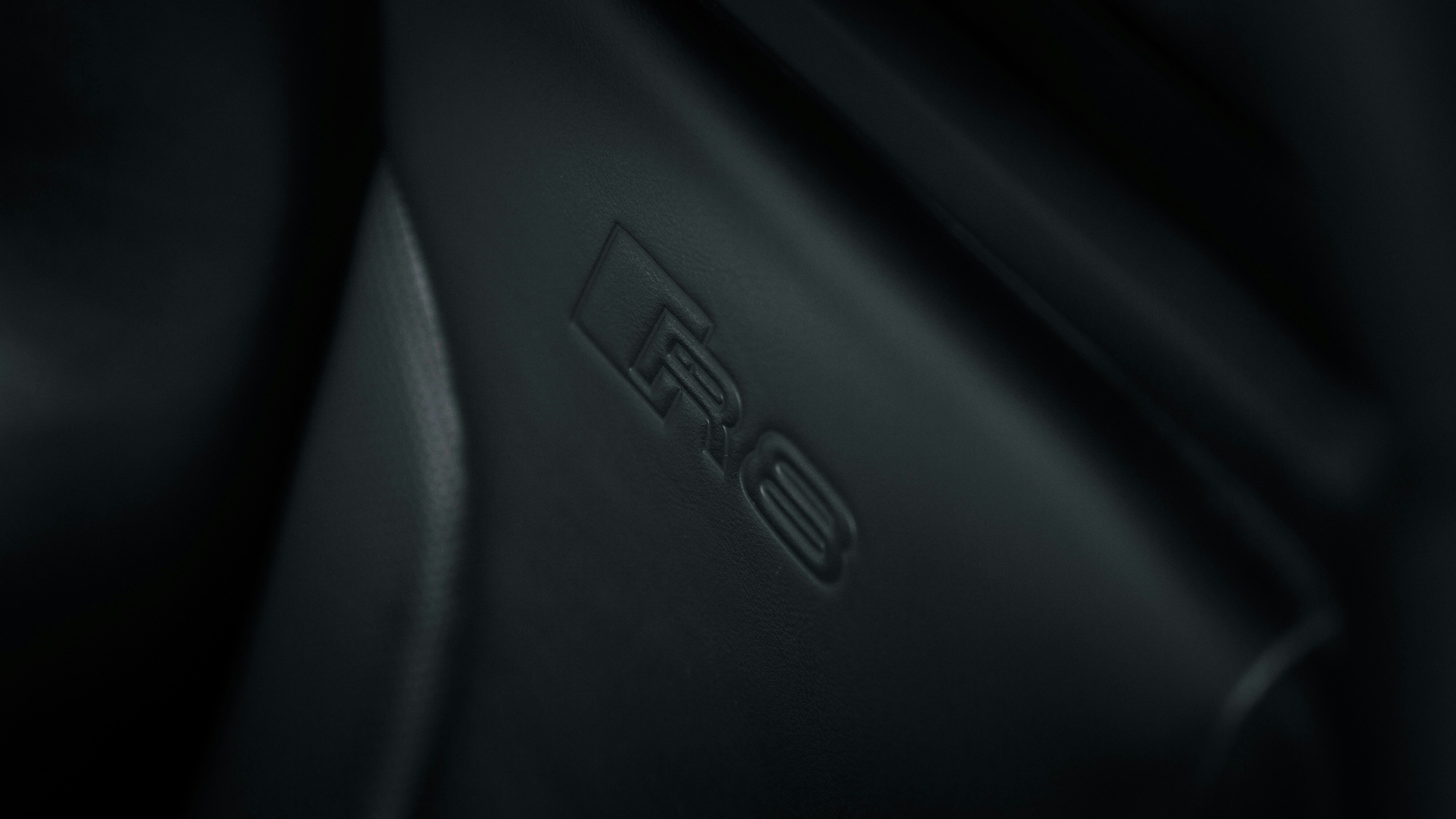 Ігрове крісло LiberNovo Omni Midnight Black (CP-GW-0000015-00-01) — Оббивка з дихаючої сітки для вентиляції