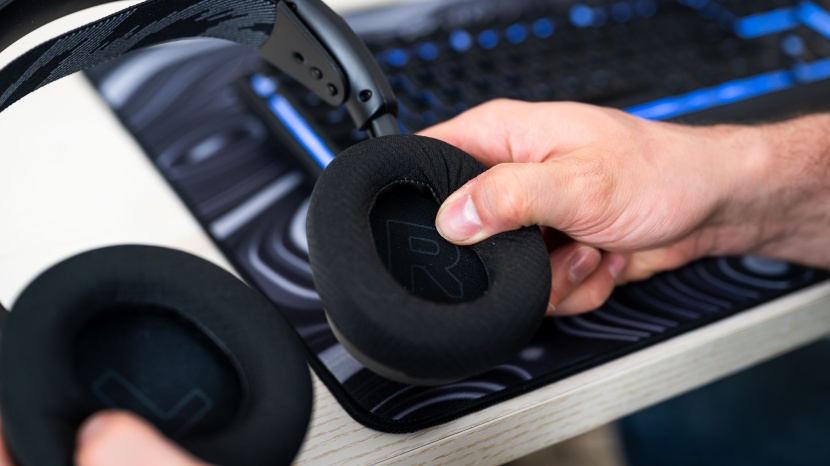 Игровая гарнитура SteelSeries Arctis Nova 1 White (61607) — Полноразмерная конструкция для комфортного звука