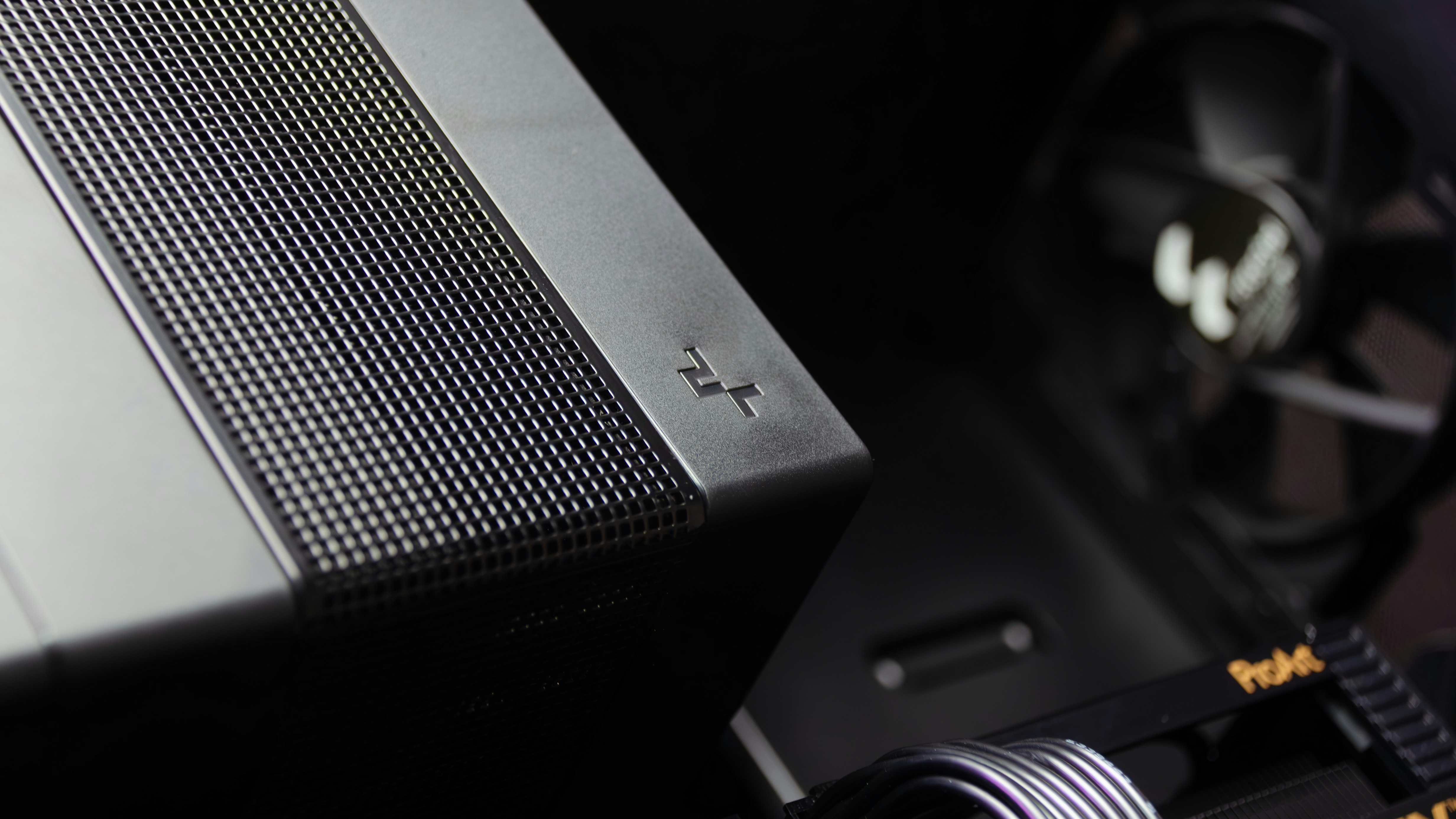 Корпус Fractal Design Pop Mini Silent Black TG Clear (FD-C-POS1M-02) Без БП — Mini-Tower корпус с компактным дизайном