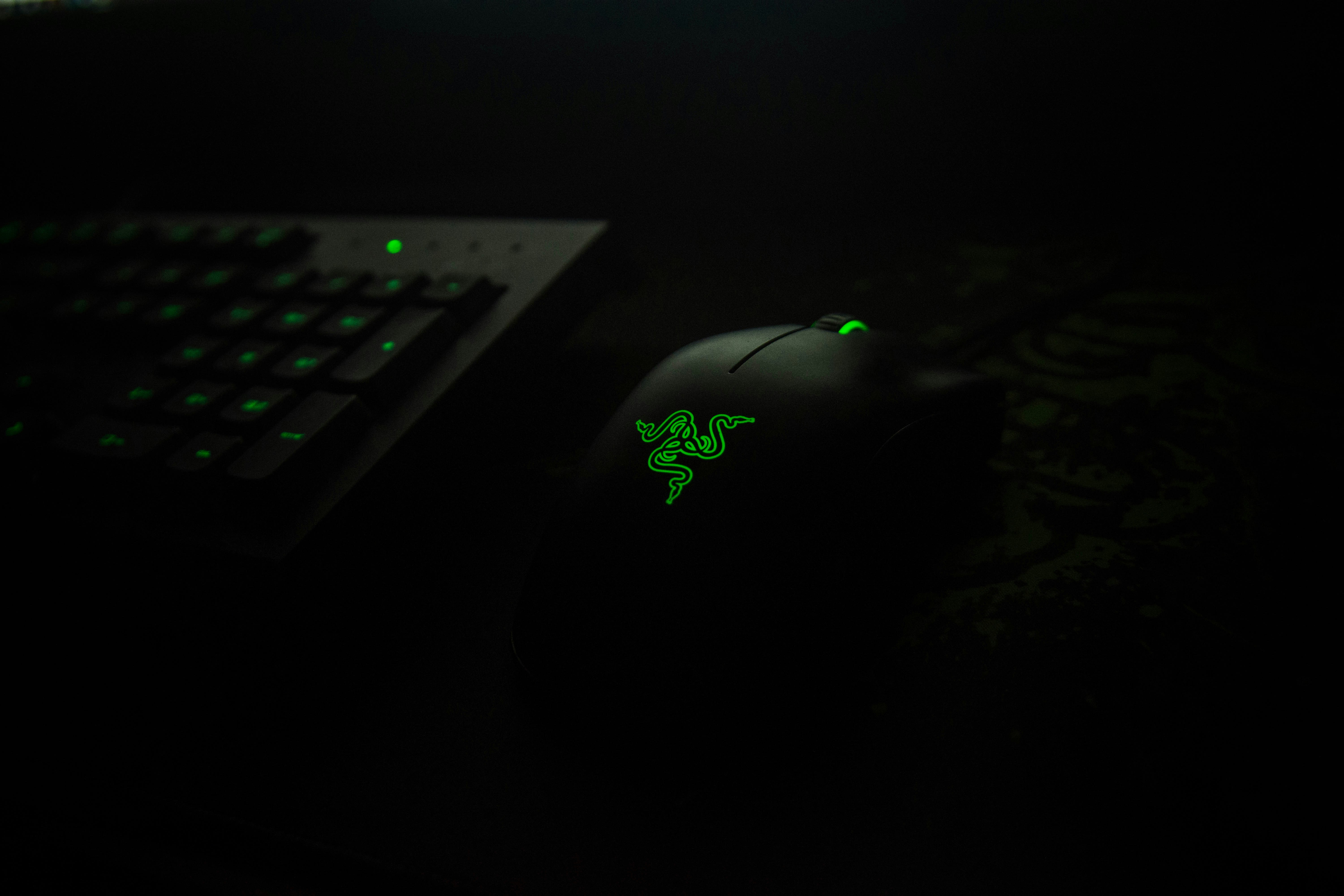 Ігрова поверхня Razer Goliathus Mobile S Black/Green (RZ02-01820200-R3M1) — Текстильна і гумова поверхня для контролю руху