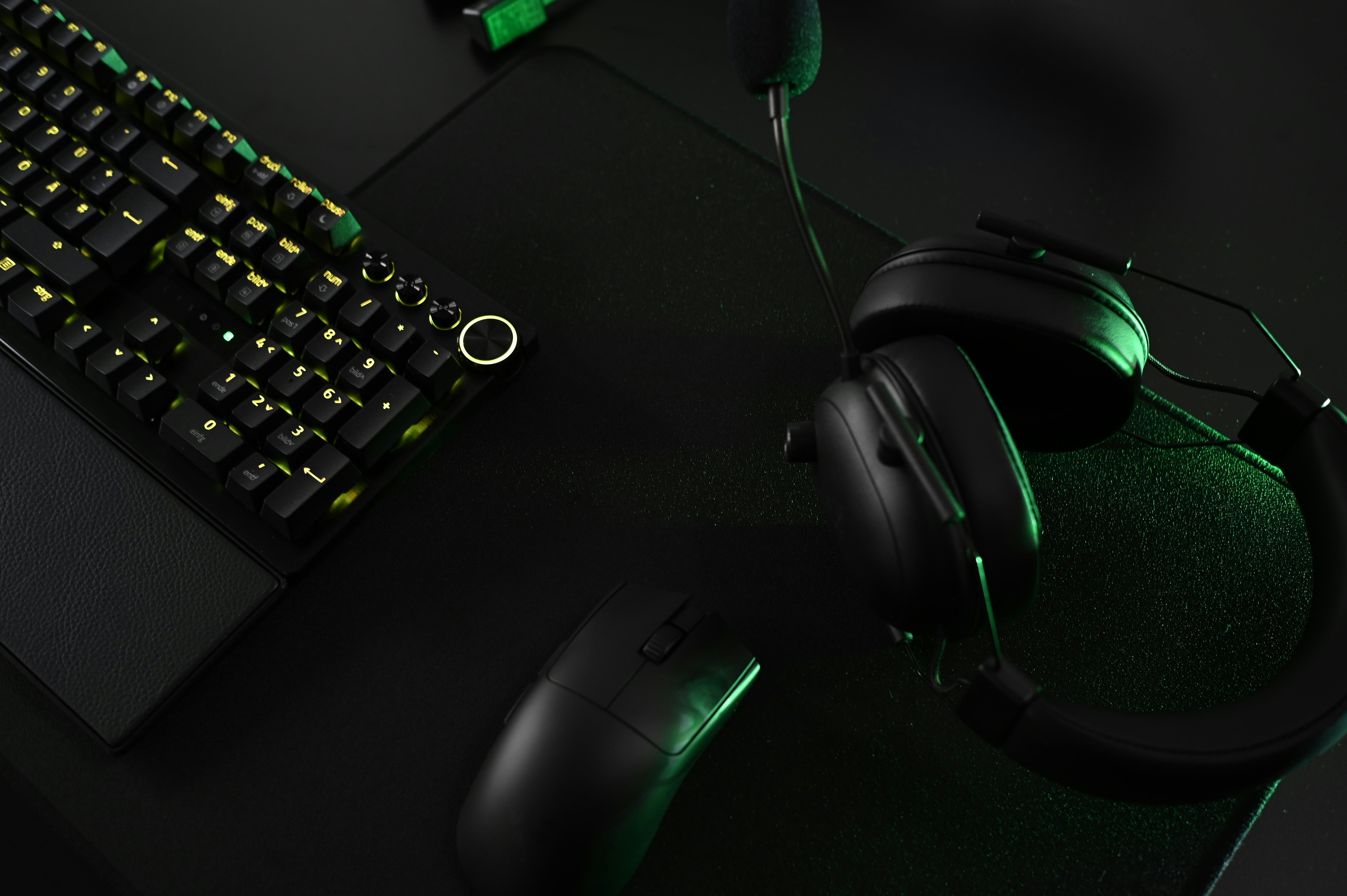Ігрова поверхня Razer Goliathus Mobile S Black/Green (RZ02-01820200-R3M1) — Чорний колір для стильного дизайну