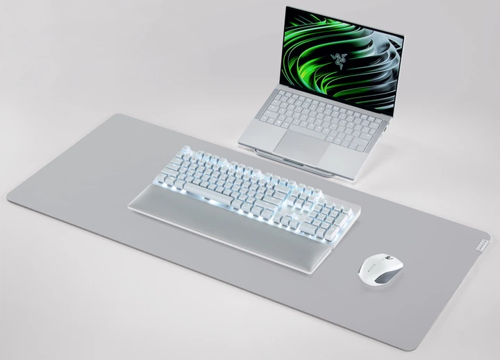 Игровая поверхность Razer Pro Glide XXL (RZ02-03332300-R3M1) — Оптимизированная поверхность для игровых мышей