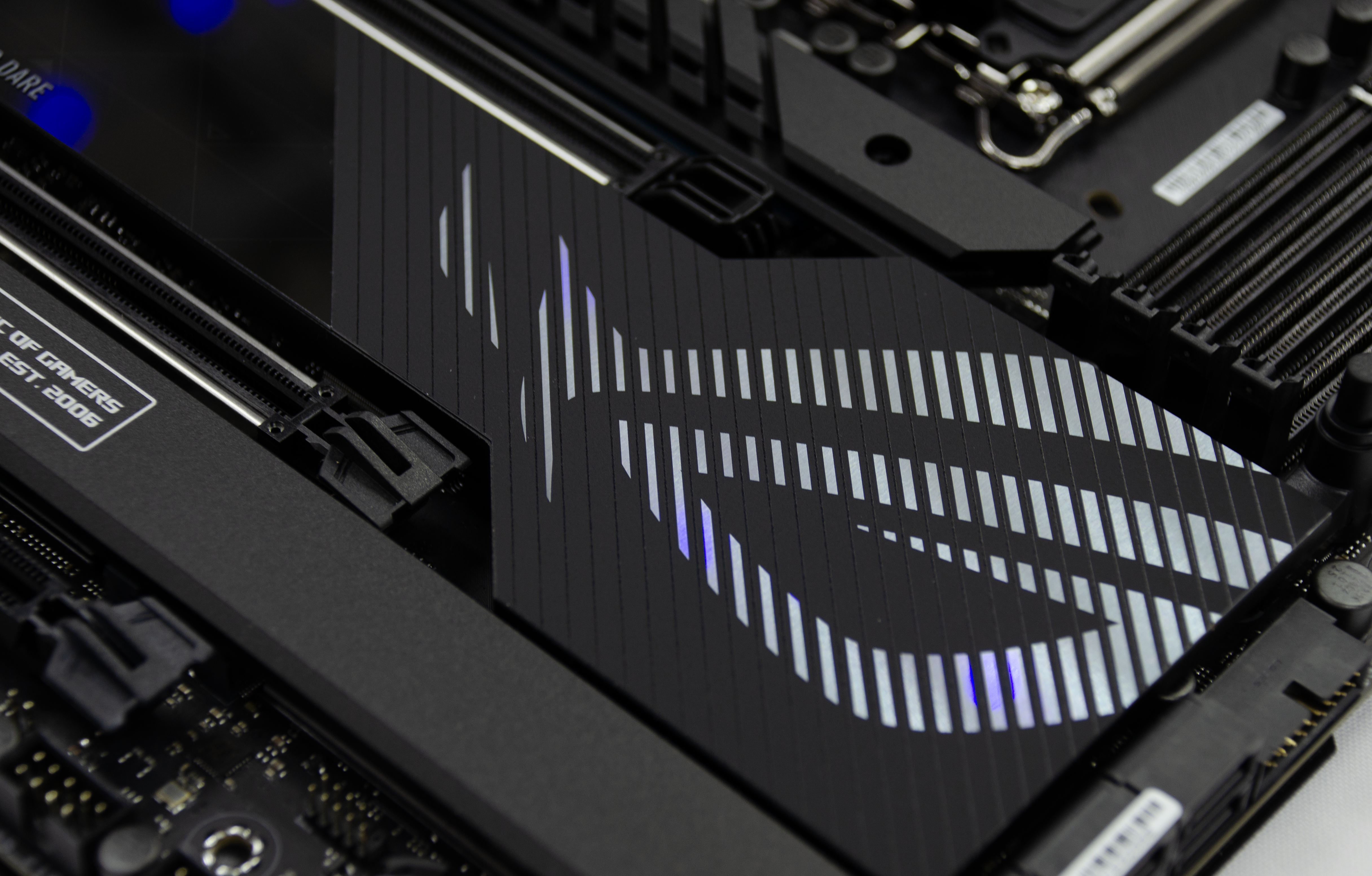 Материнская плата ASUS ROG STRIX B550-A Gaming (ROG STRIX B550-A GAMING) (Socket AM4, AMD B550, ATX) — Форм-фактор ATX для расширенной совместимости